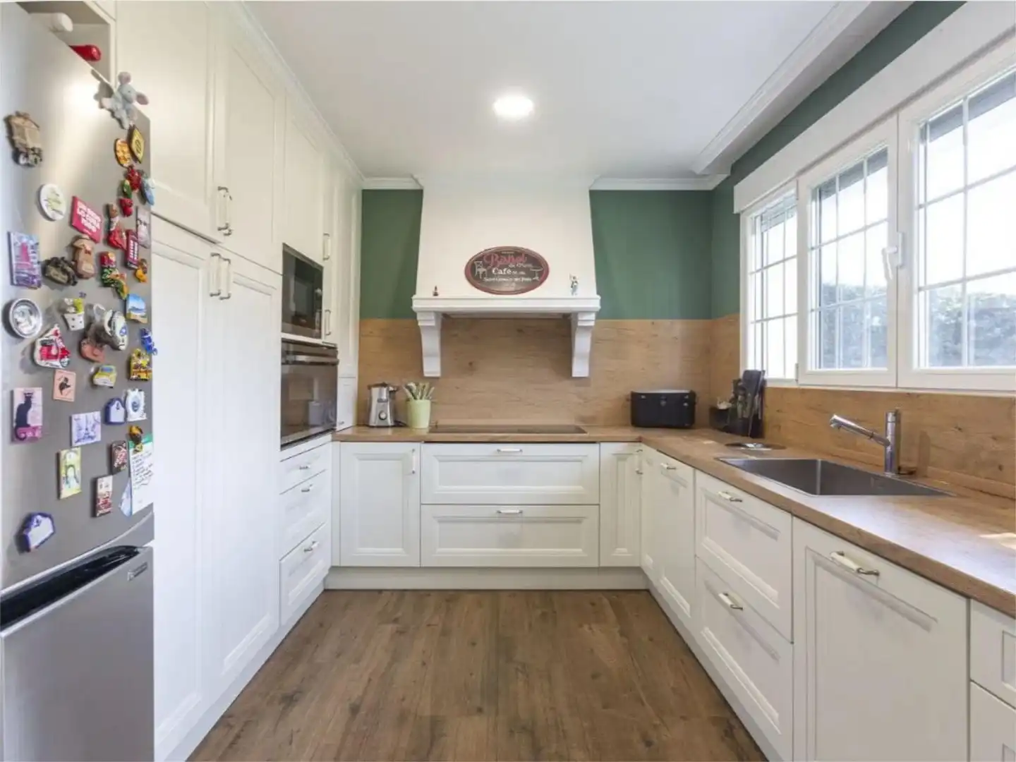 Piso en venta en Villafranca del Castillo Cocina de Piso en venta en Villanueva de la Cañada con Aire acondicionado, Calefacción y Jardín privado