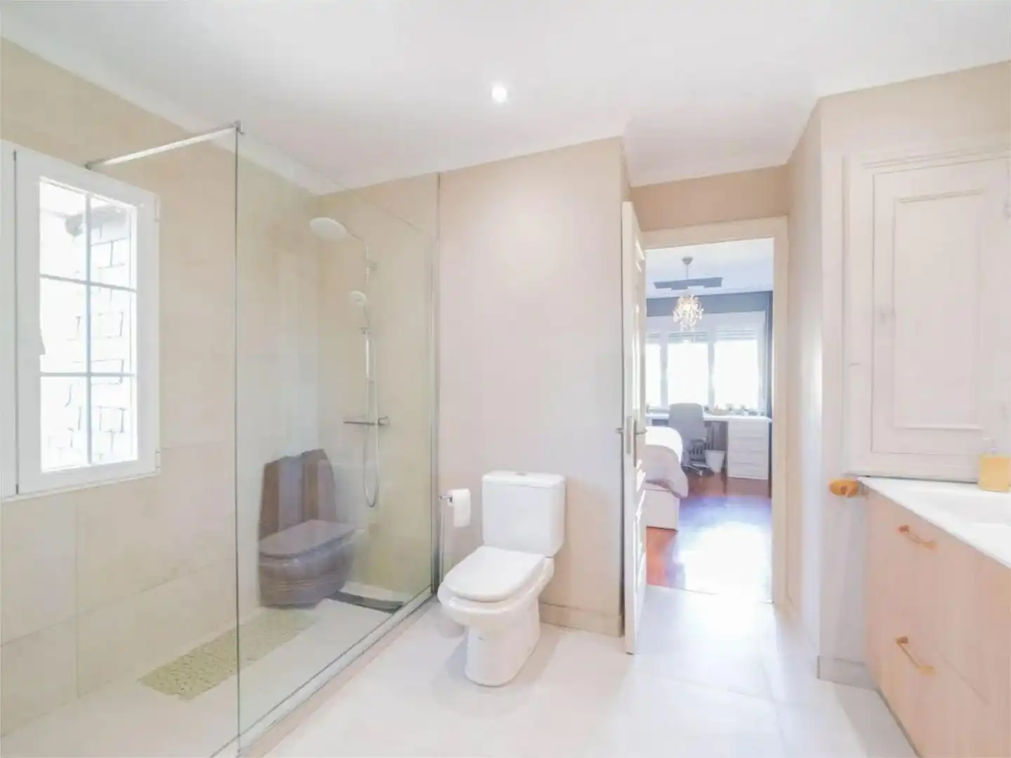 Piso en venta en Villafranca del Castillo Baño de Piso en venta en Villanueva de la Cañada con Aire acondicionado, Calefacción y Jardín privado