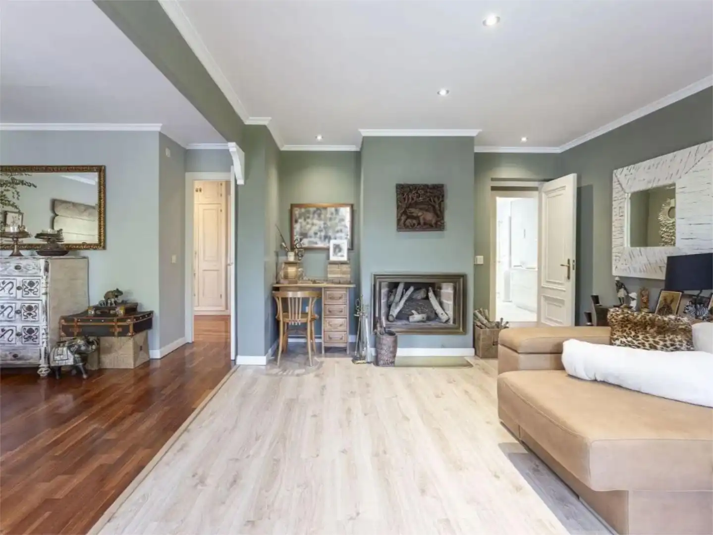 Piso en venta en Villafranca del Castillo Sala de estar de Piso en venta en Villanueva de la Cañada con Aire acondicionado, Calefacción y Jardín privado