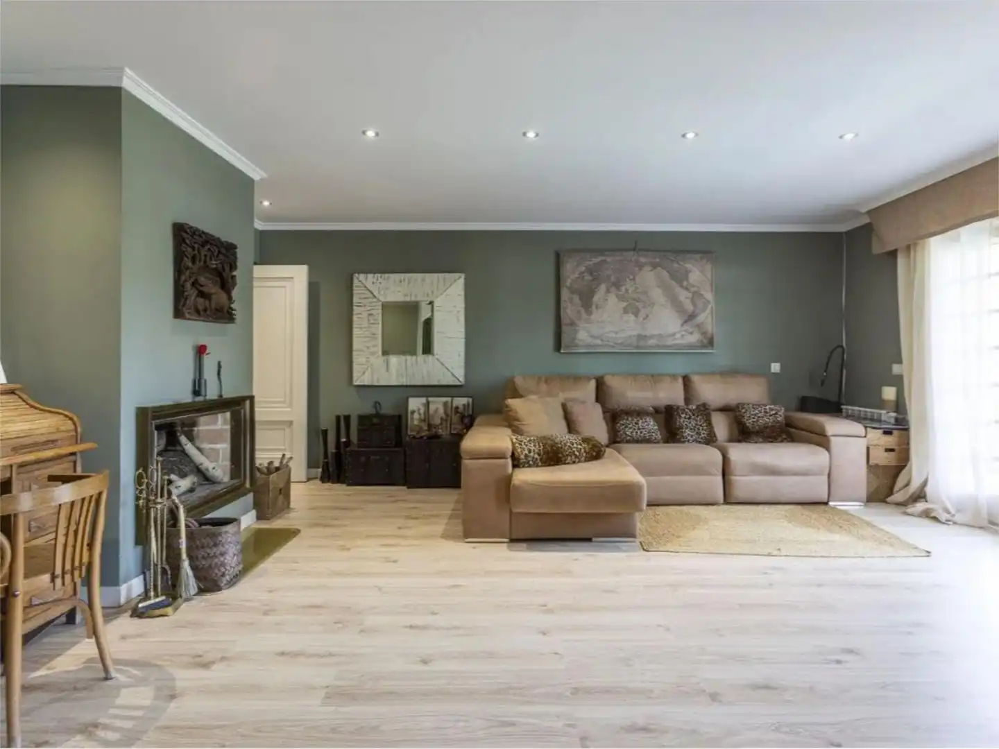 Piso en venta en Villafranca del Castillo Sala de estar de Piso en venta en Villanueva de la Cañada con Aire acondicionado, Calefacción y Jardín privado