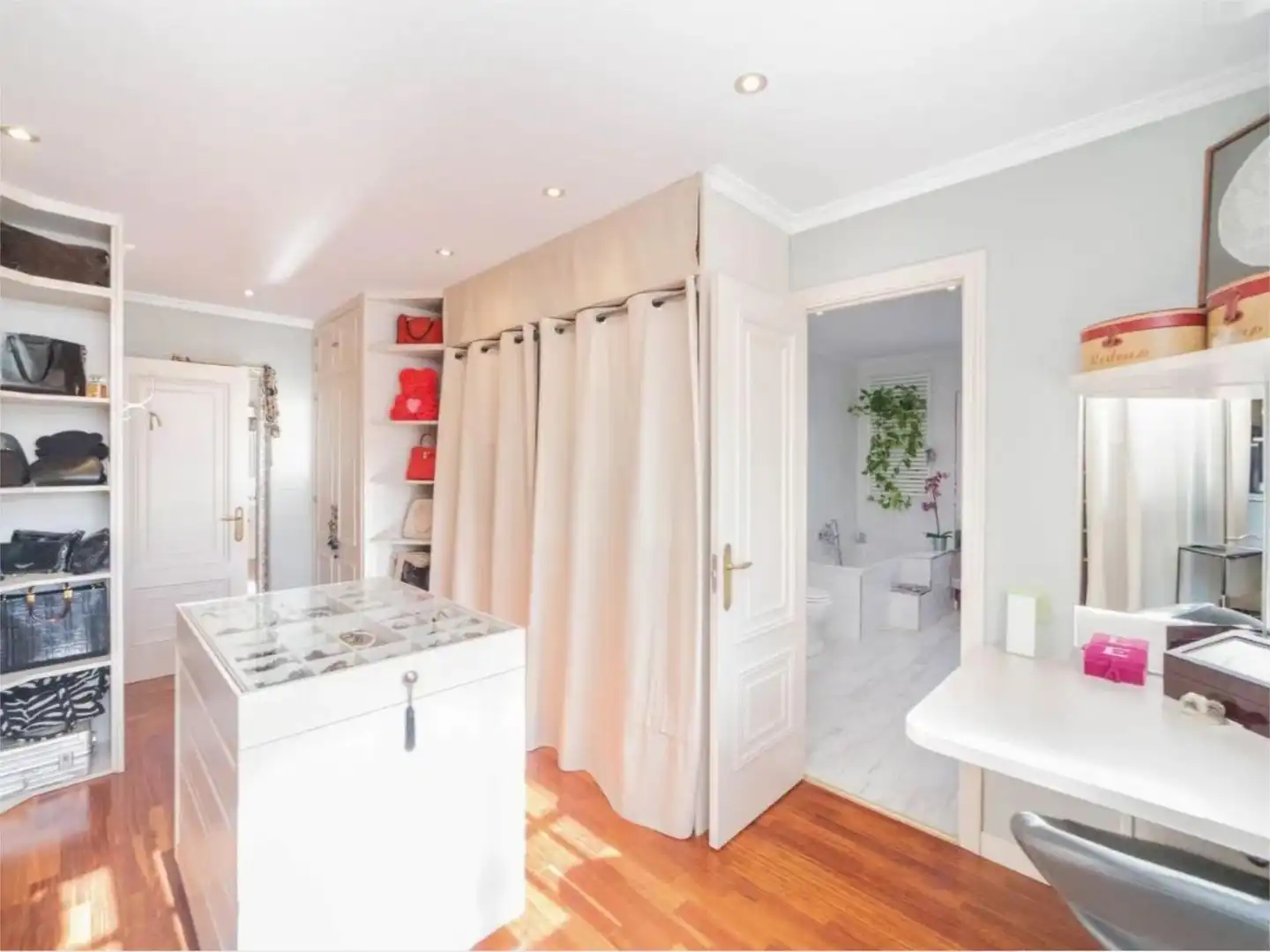 Piso en venta en Villafranca del Castillo Baño de Piso en venta en Villanueva de la Cañada con Aire acondicionado, Calefacción y Jardín privado