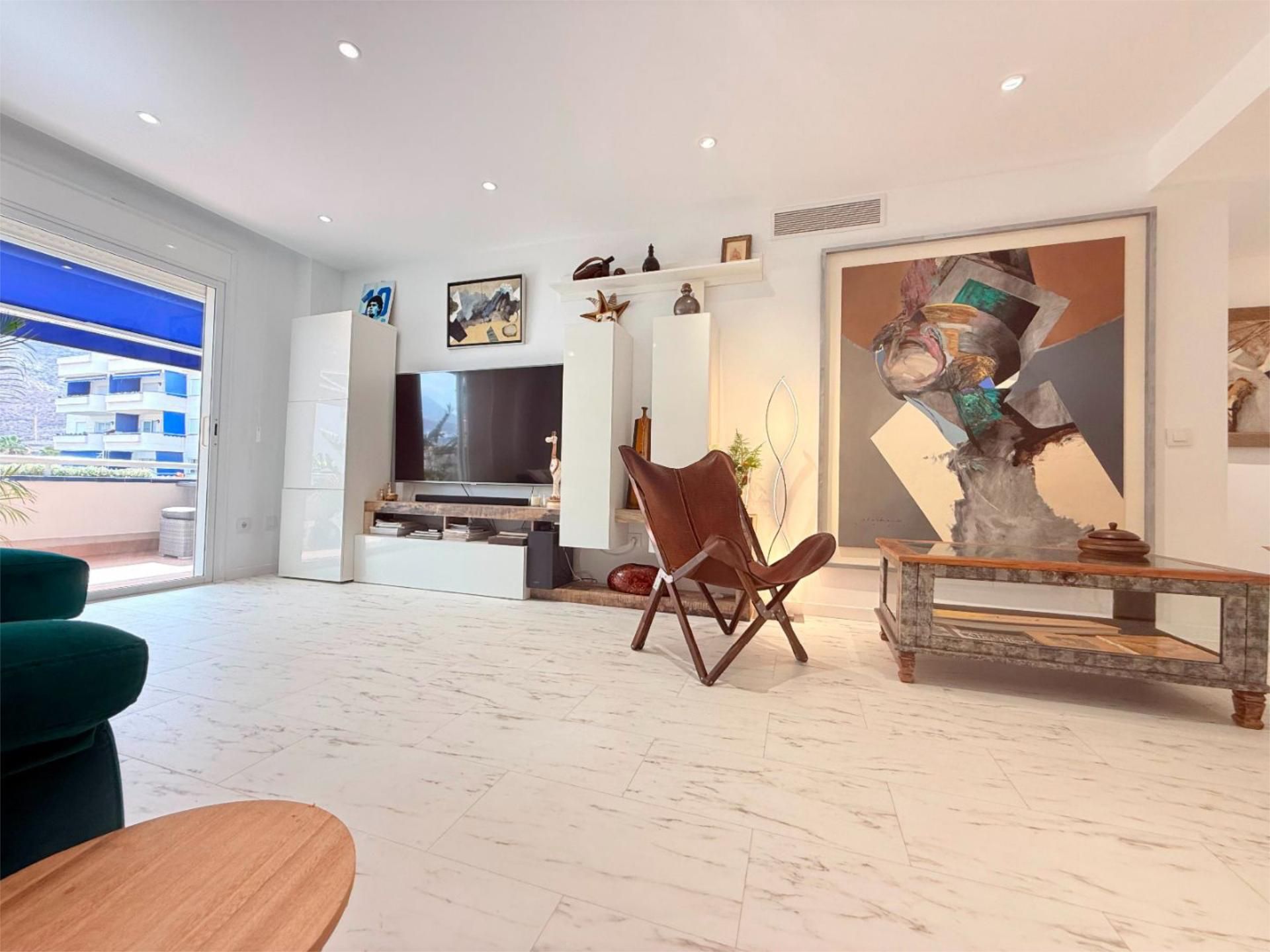 Flat for sale in Calle Caleta, 8, Los Cristianos Living room of Flat for sale in Arona  with Air Conditioner, Heating and Terrace