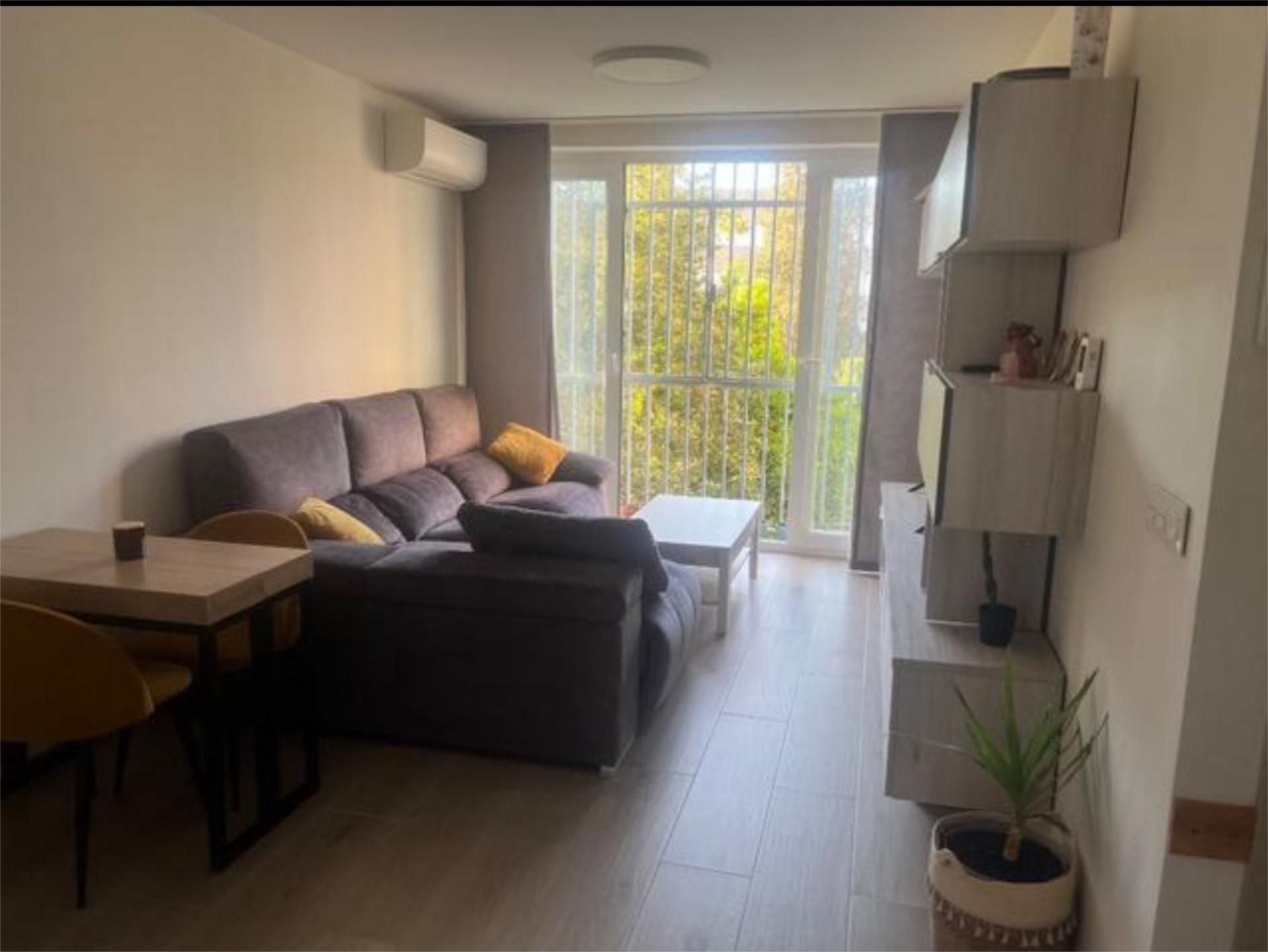 Living room of Flat for sale in  Granada Capital  with Air Conditioner, Private garden and Furnished