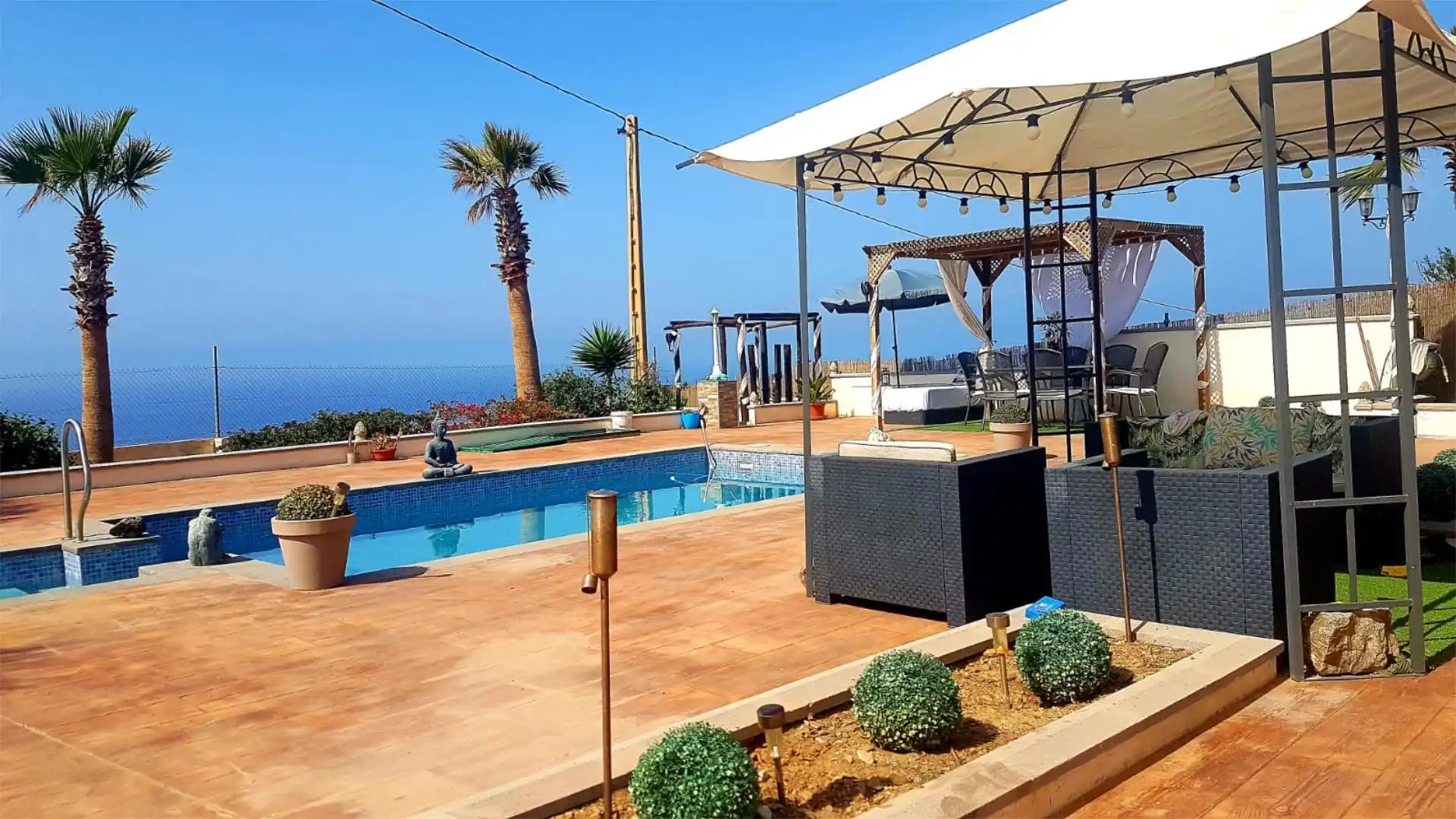 Terrasse von Wohnung zum Verkauf in Adra mit Klimaanlage, Privatgarten und Parkett