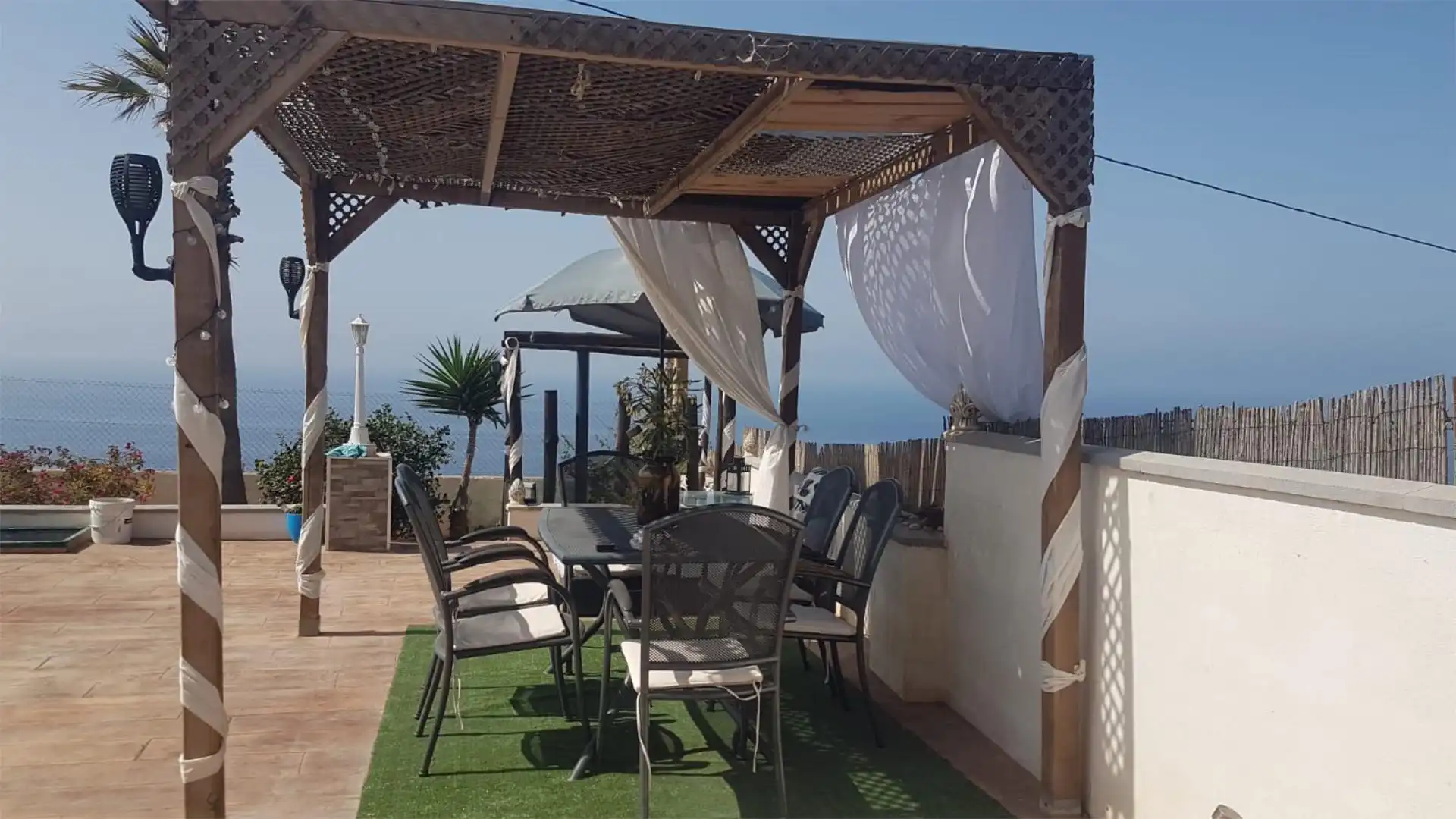 Terrasse von Wohnung zum Verkauf in Adra mit Klimaanlage, Privatgarten und Parkett