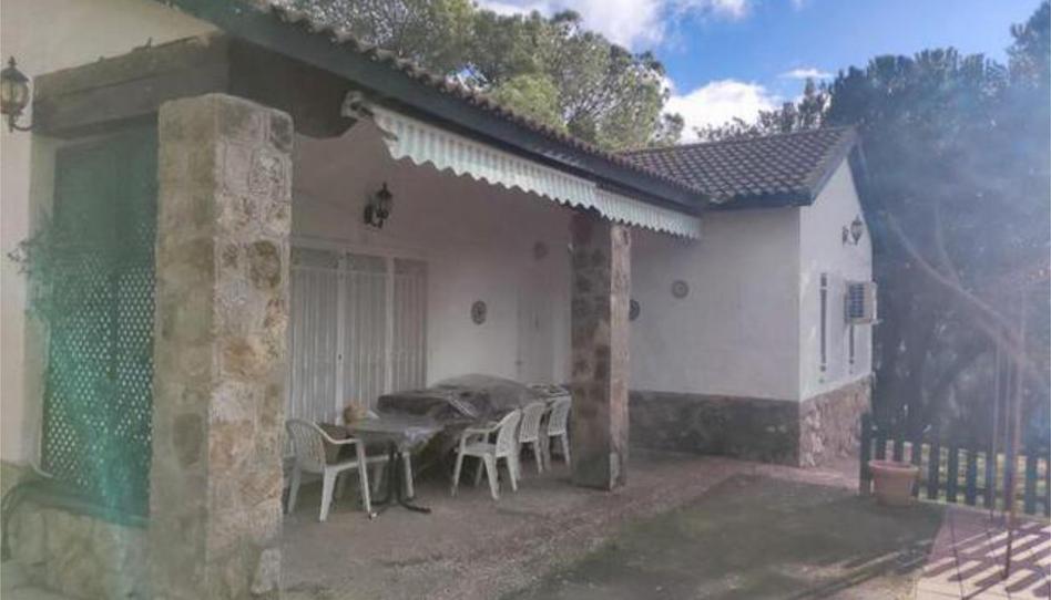 Single-family semi-detached for sale in Maello, Ávila - image 1 Photo 1 of Single-family semi-detached for sale in Maello, Ávila