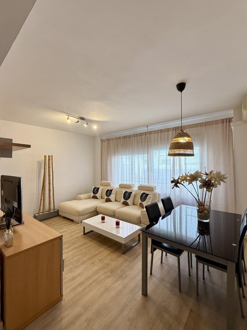 Sala d'estar de Pis de lloguer en  Sevilla Capital amb Aire condicionat, Calefacció i Parquet