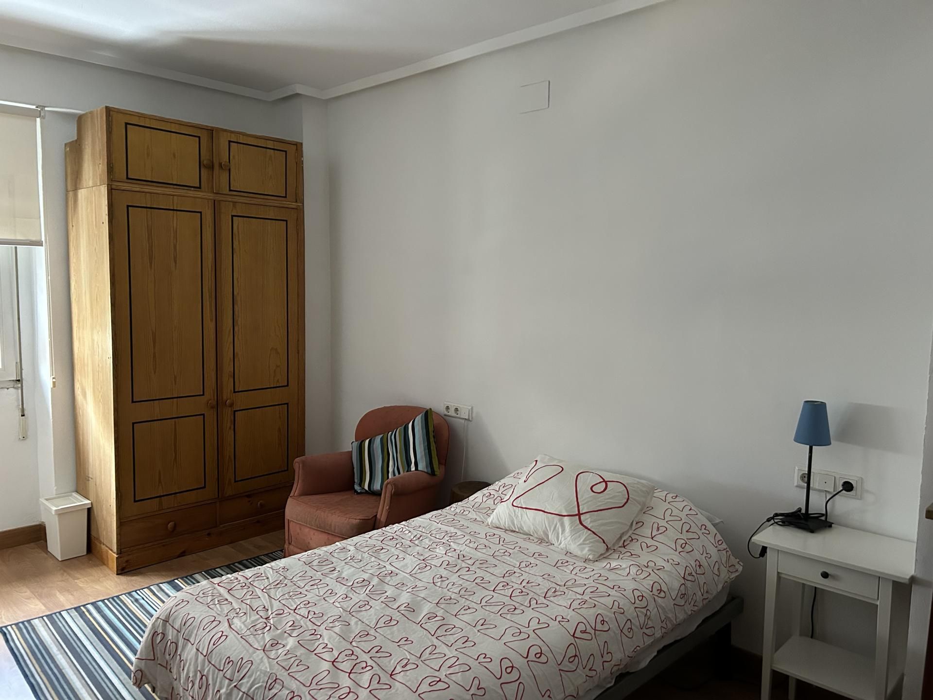 Habitación de Piso para compartir en Gijón  con Calefacción, Parquet y Amueblado