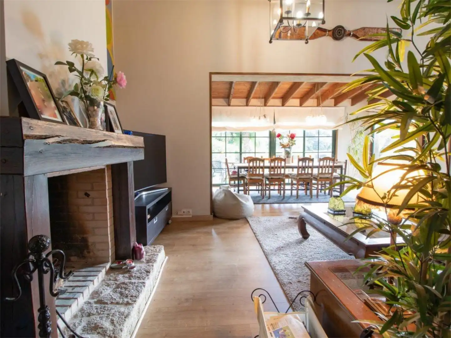 Casa o chalet en venta en Aldea Guimarans, 53, Bugallido Sala de estar de Casa o chalet en venta en Ames con Terraza, Piscina y Balcón