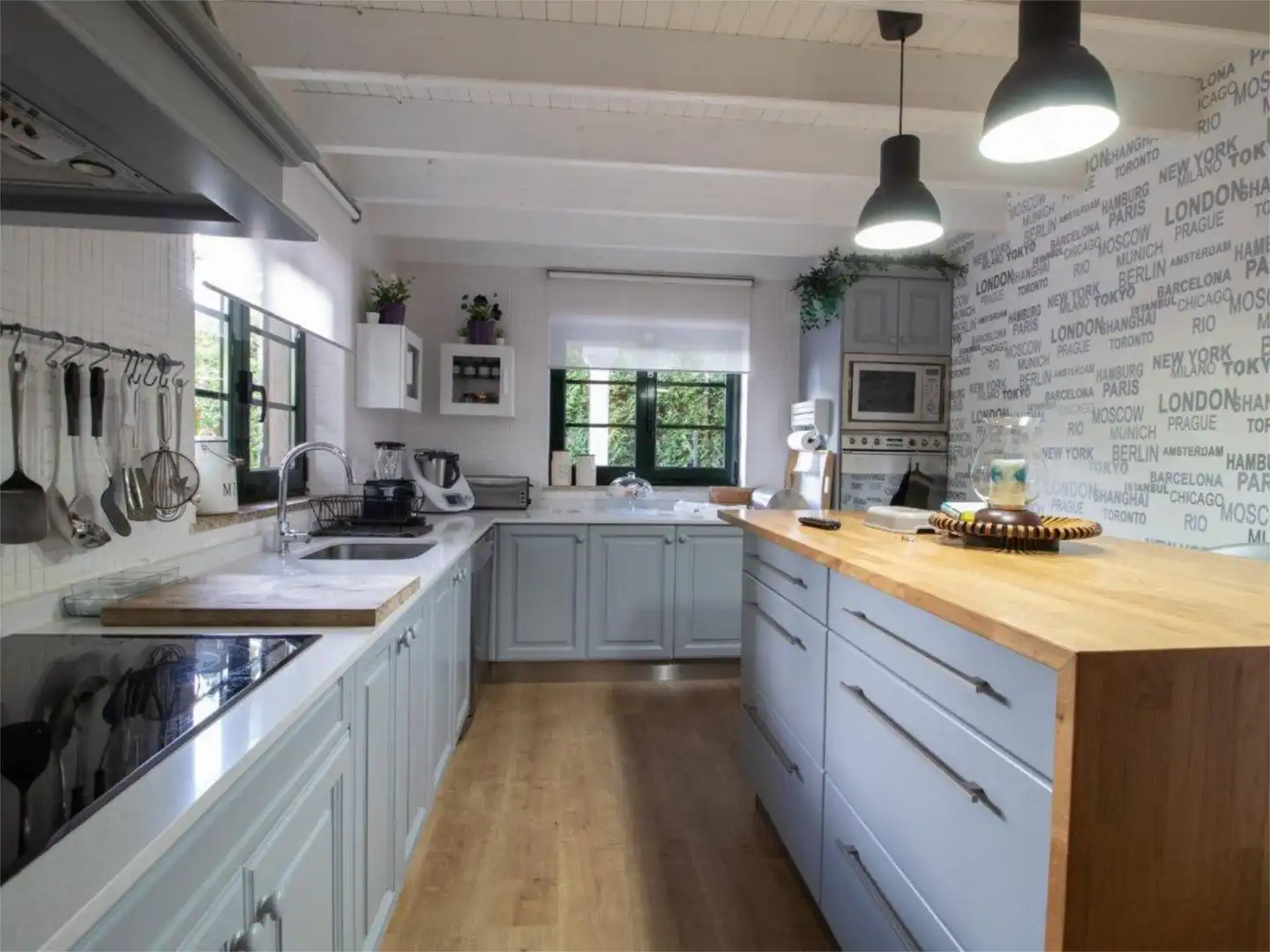 Casa o chalet en venta en Aldea Guimarans, 53, Bugallido Cocina de Casa o chalet en venta en Ames con Terraza, Piscina y Balcón