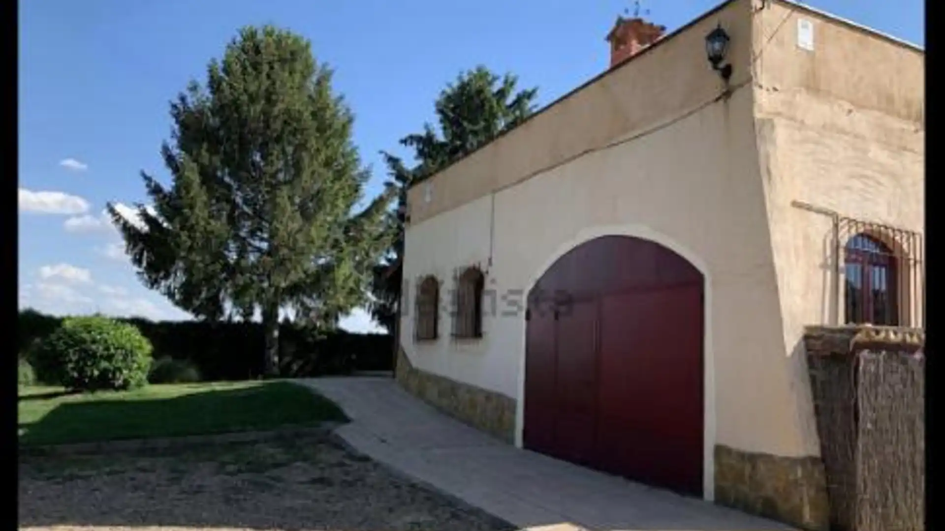 Vista exterior de Casa o chalet en venta en Santa Cristina de la Polvorosa con Calefacción, Jardín privado y Parquet