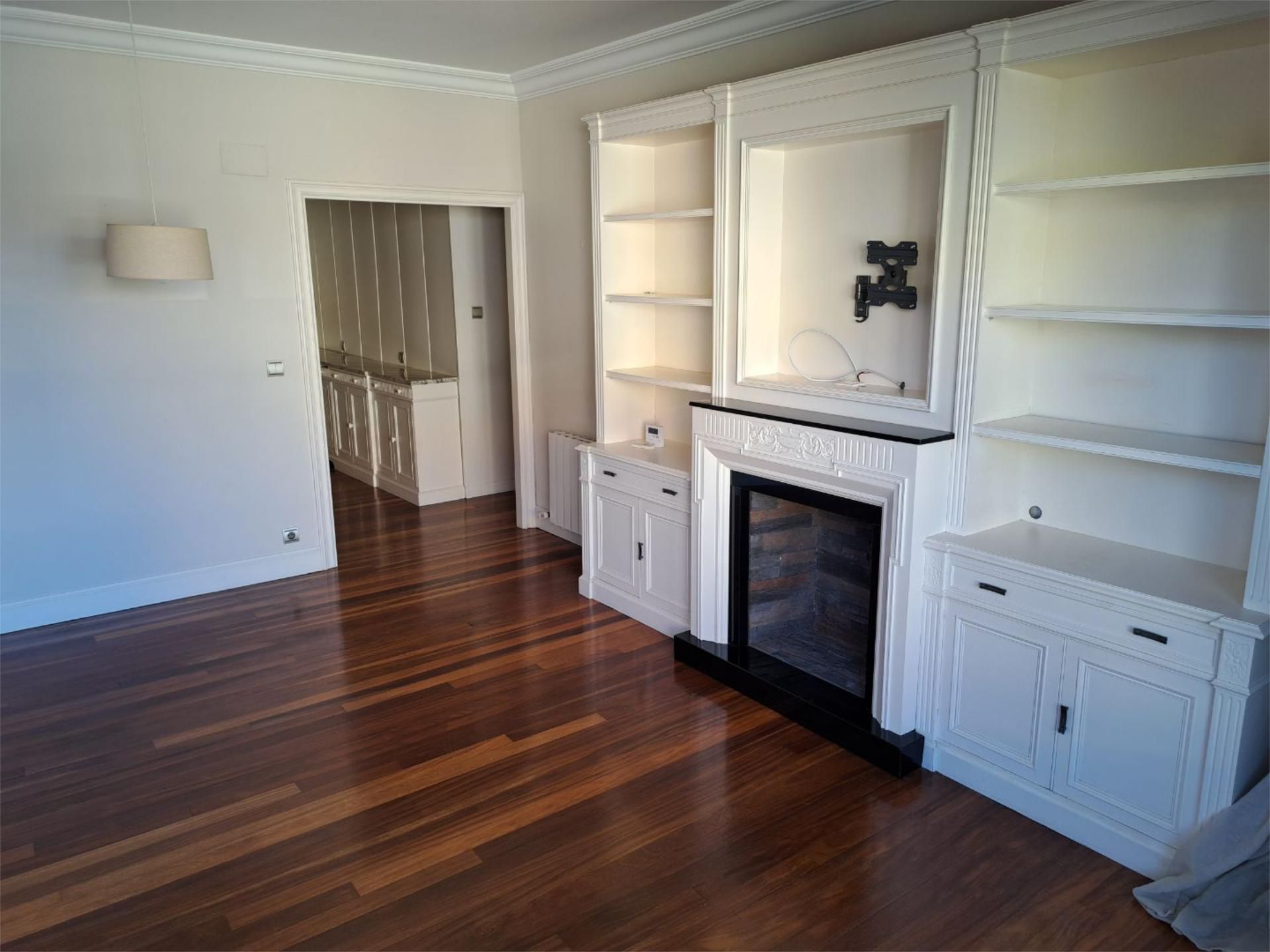 Living room of Flat to rent in Getxo   with Air Conditioner, Heating and Parquet flooring