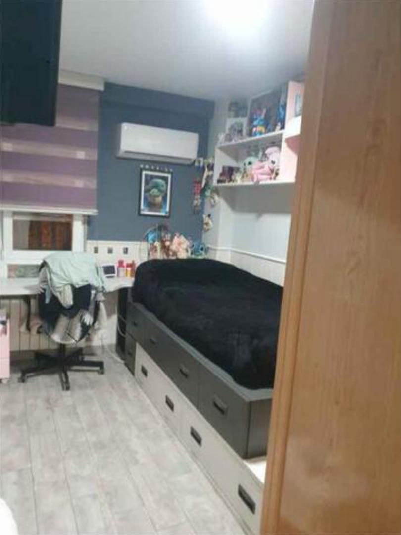 Pis en venda a Santos Dormitori de Pis en venda en Leganés amb Calefacció, Jardí privat i Moblat