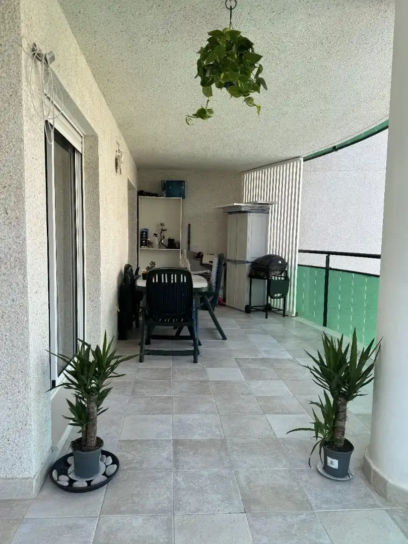 Pis de lloguer a Avinguda Mestral, 5, Las Azaleas - Alkadir Terrassa de Pis de lloguer en Villajoyosa / La Vila Joiosa amb Aire condicionat, Calefacció i Jardí privat