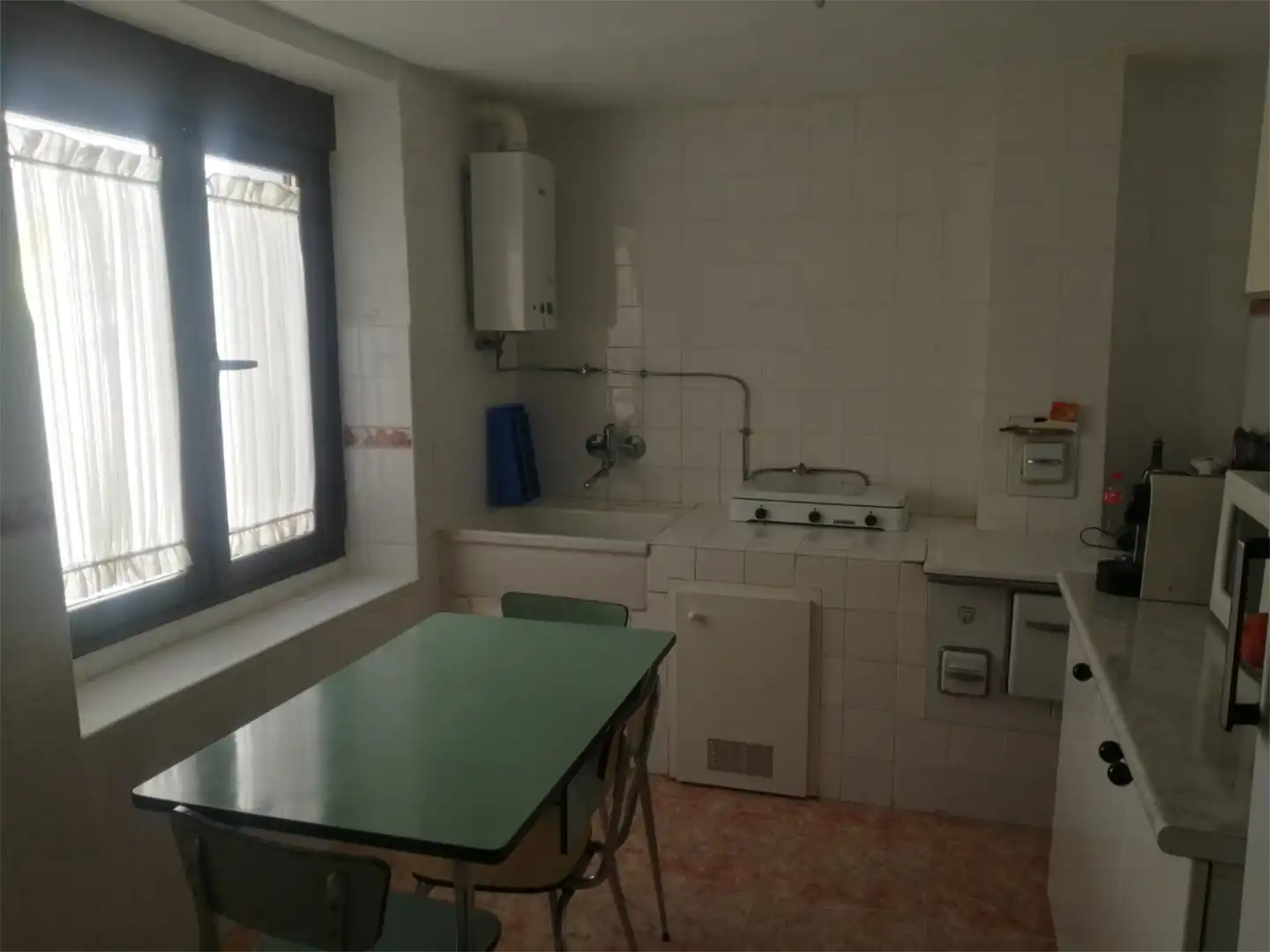 Casa adosada en venda a Calle de las Vistillas, 26, Palenzuela Cuina de Casa adosada en venda en Palenzuela amb Jardí privat, Traster i Moblat