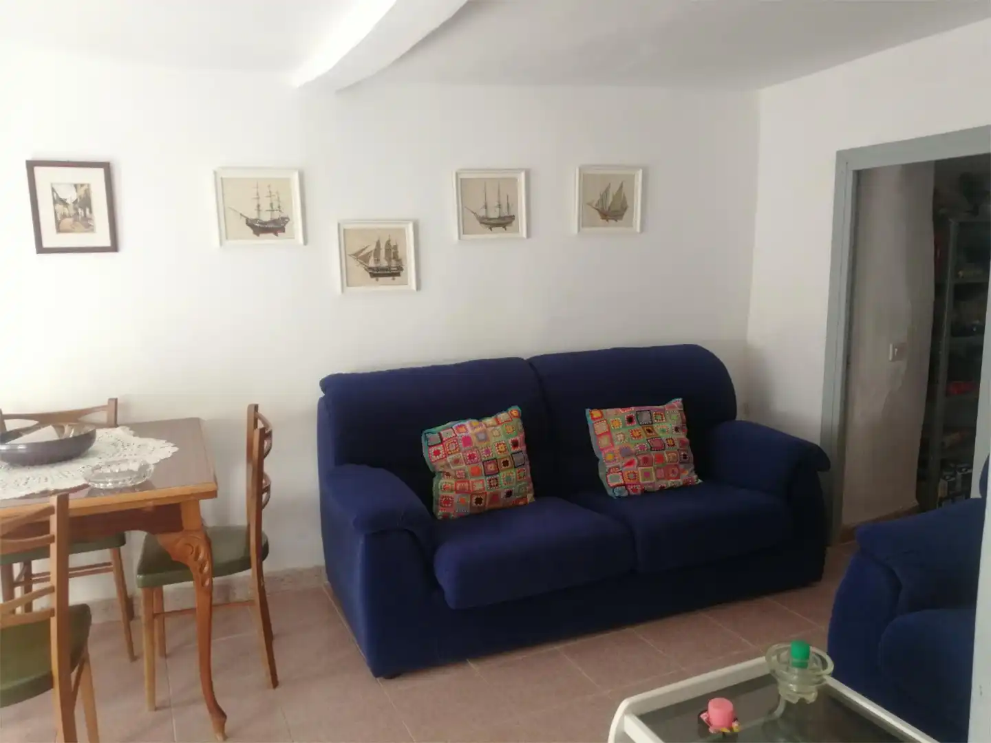 Casa adosada en venda a Calle de las Vistillas, 26, Palenzuela Sala d'estar de Casa adosada en venda en Palenzuela amb Jardí privat, Traster i Moblat