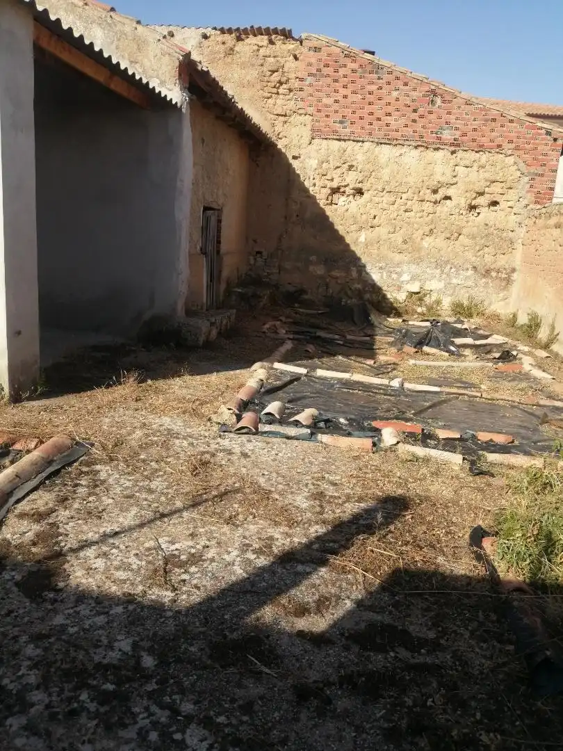 Casa adosada en venda a Calle de las Vistillas, 26, Palenzuela Casa adosada en venda en Palenzuela amb Jardí privat, Traster i Moblat