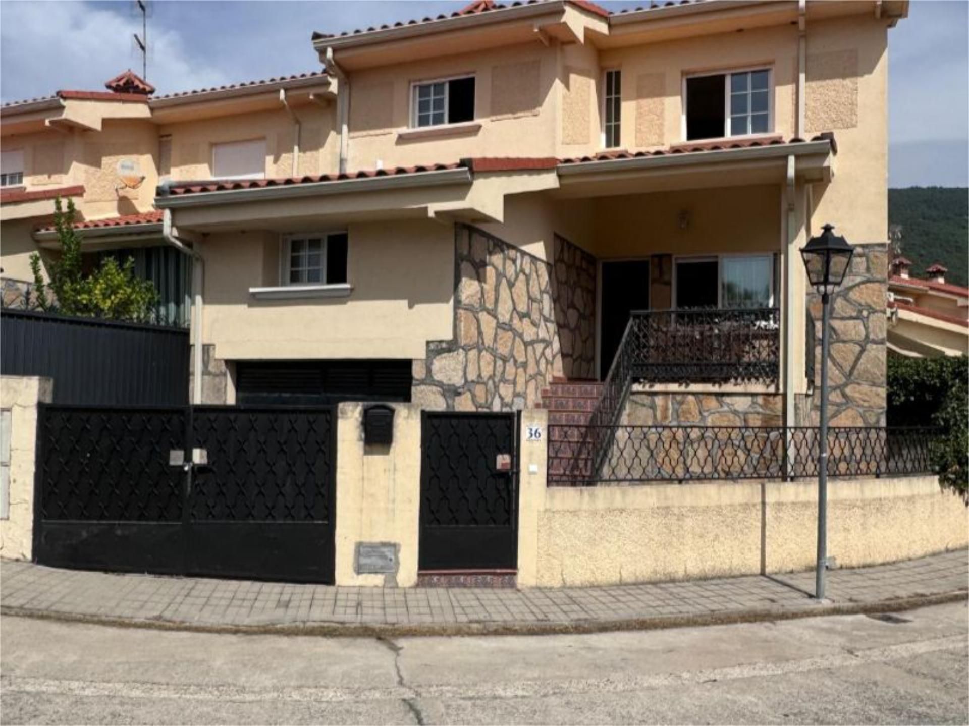 Exterior view of House or chalet for sale in La Adrada   with Terrace and Balcony