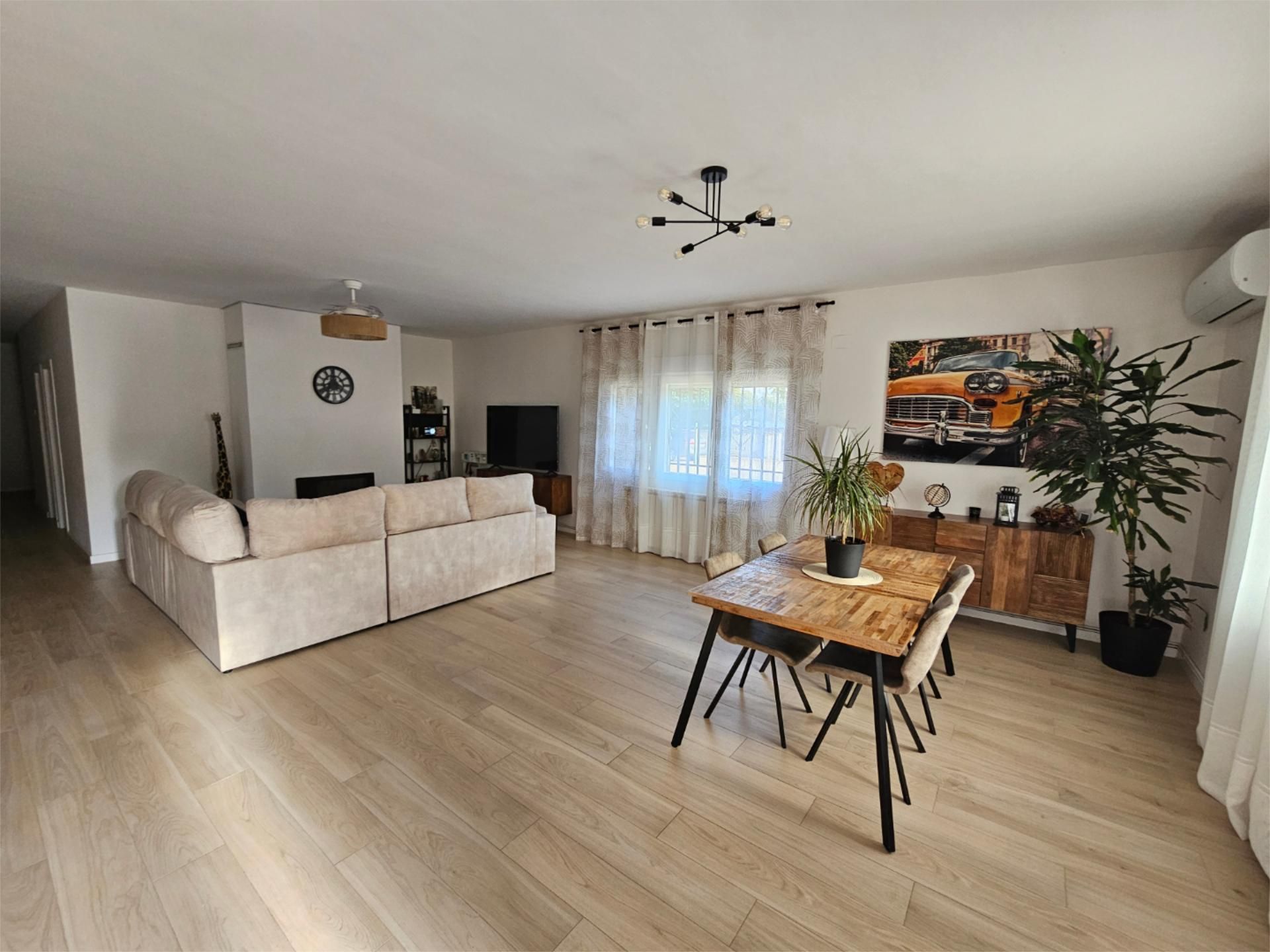 Sala d'estar de Casa o xalet en venda en Villena amb Aire condicionat i Piscina