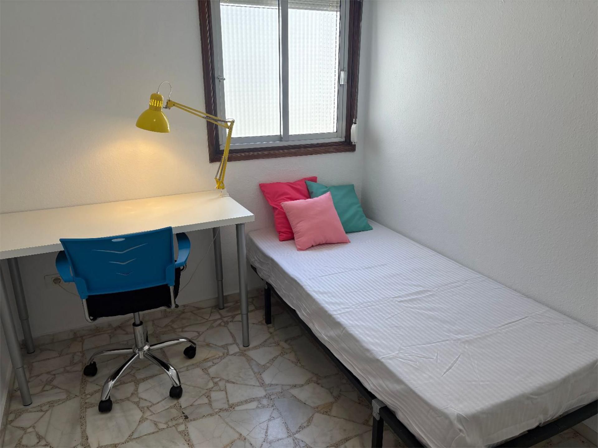 Flat to share in Calle Doctor Zamenhoff, 17, La Laguna Bedroom of Flat to share in San Cristóbal de la Laguna with Furnished