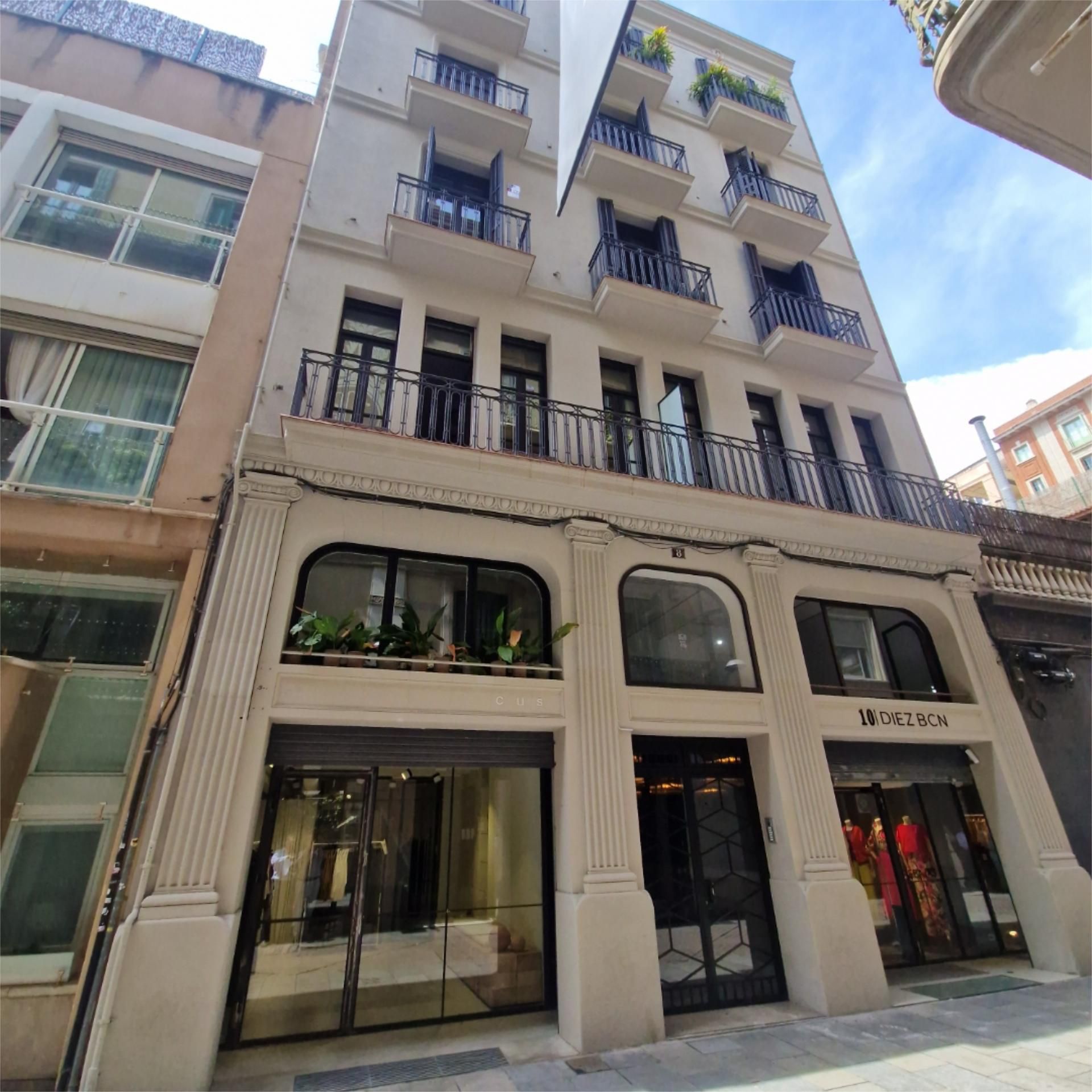 Exterior view of Flat for sale in  Barcelona Capital  with Air Conditioner