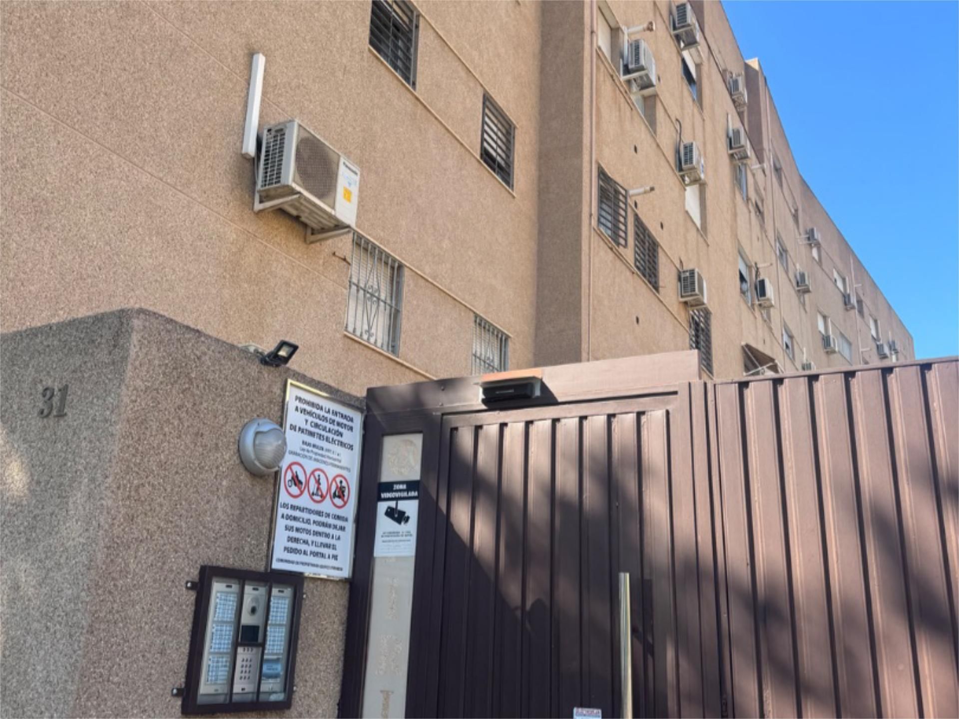 Exterior view of Flat for sale in  Granada Capital  with Air Conditioner