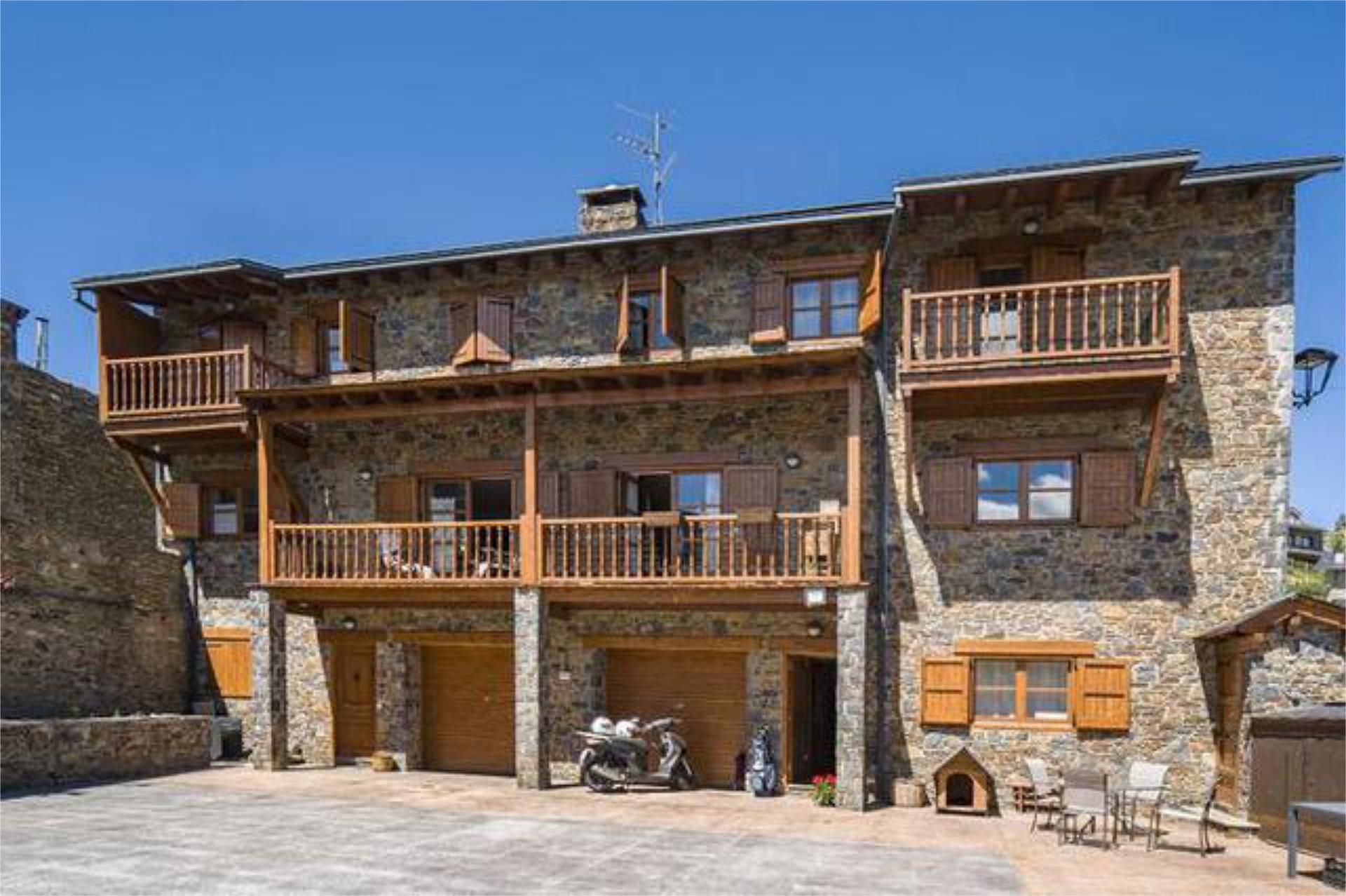 Exterior view of Single-family semi-detached for sale in Bolvir  with Terrace