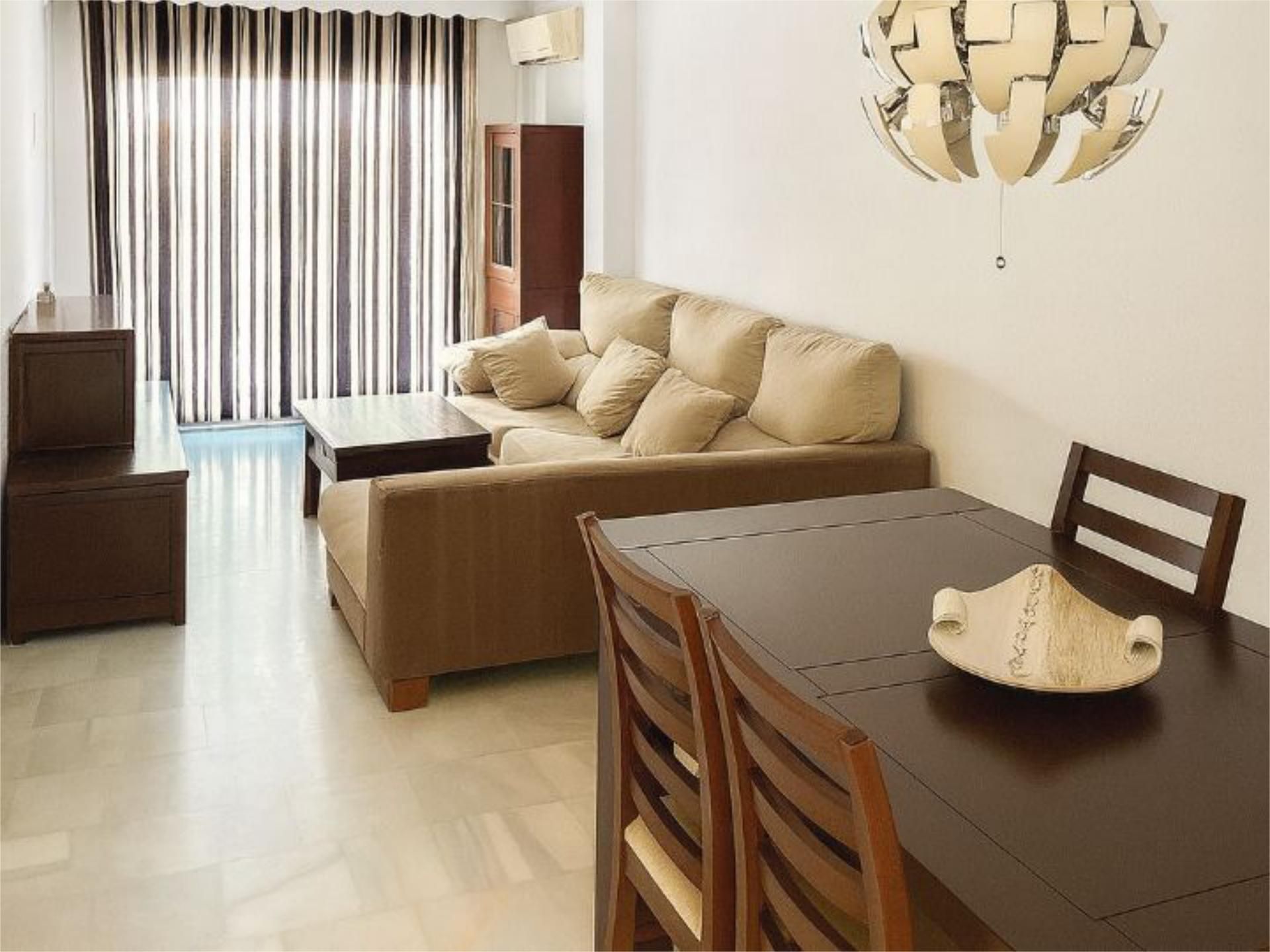 Sala d'estar de Pis en venda en Marbella amb Aire condicionat i Terrassa