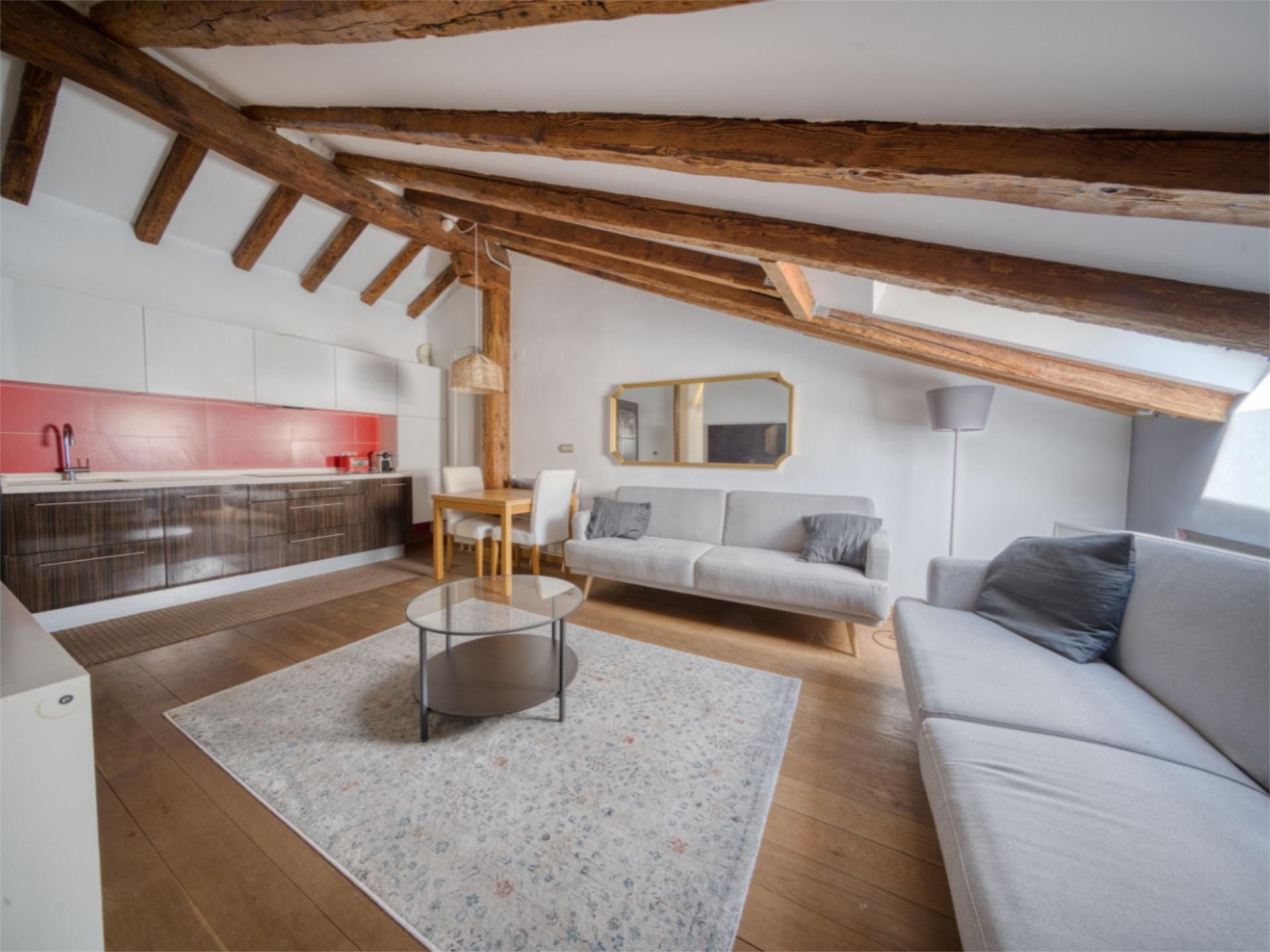 Living room of Attic to rent in Valladolid Capital  with Heating, Parquet flooring and Furnished