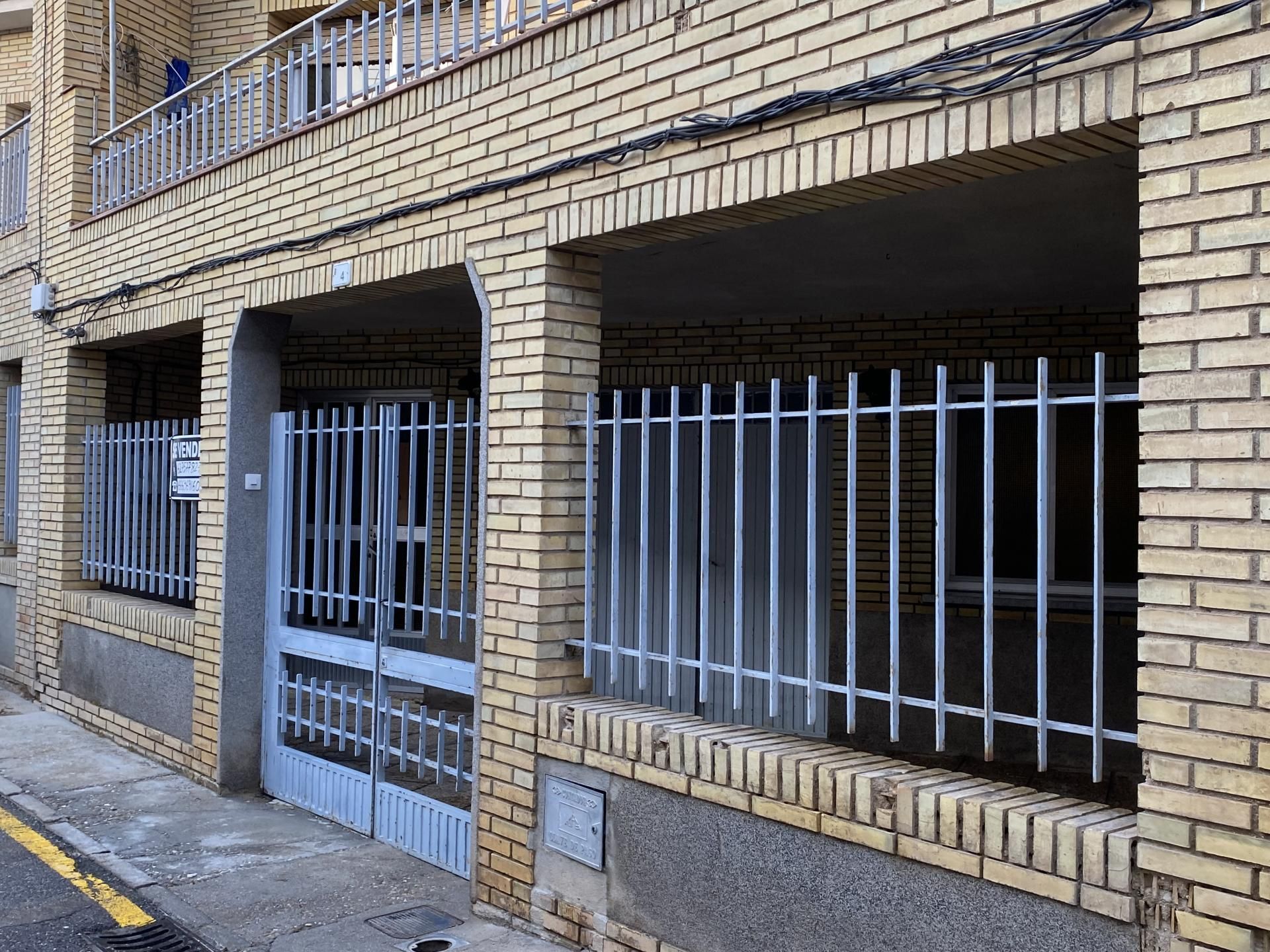 Vista exterior de Casa adosada en venda en Mocejón amb Terrassa i Balcó