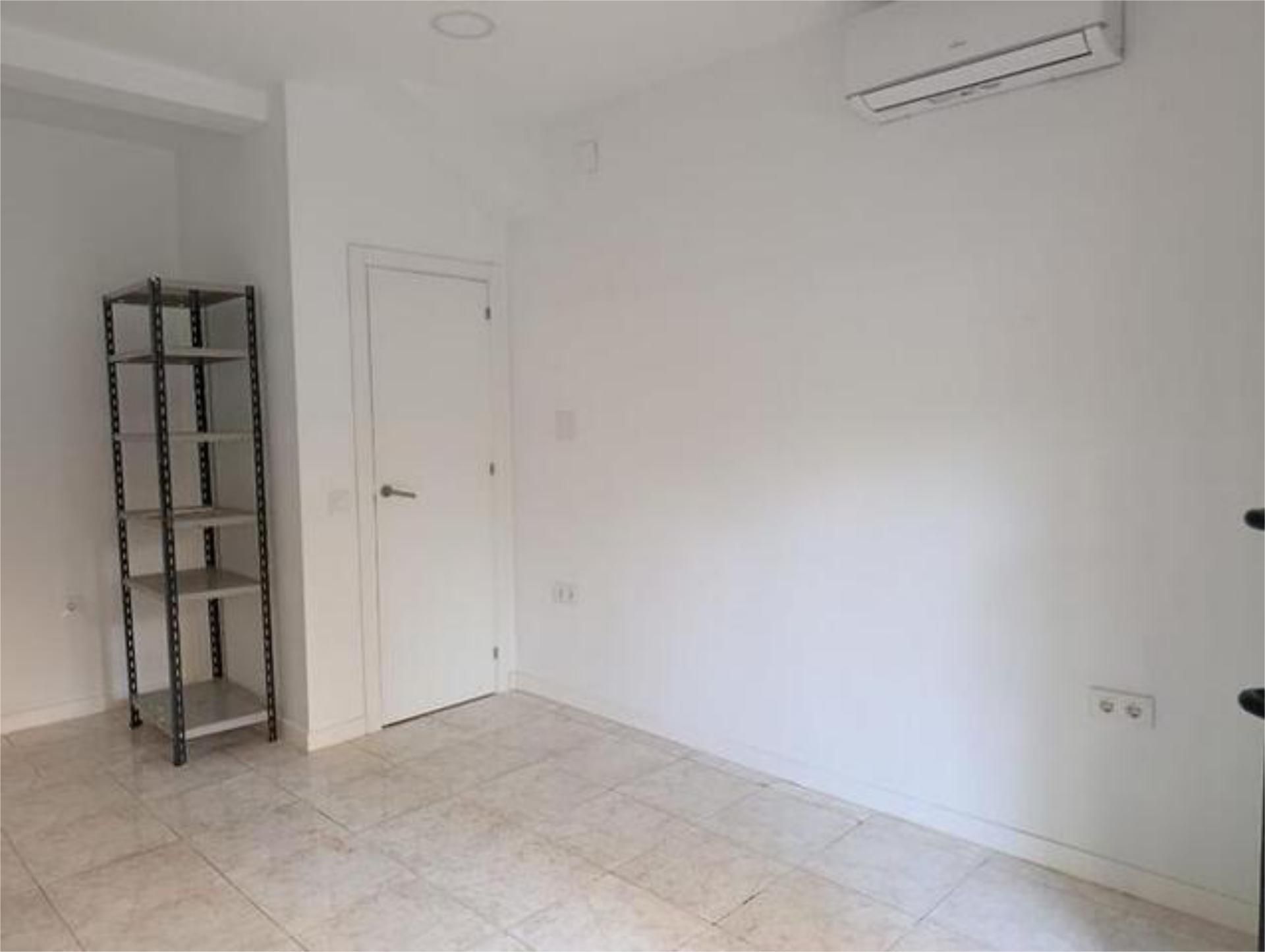 Premises to rent in  Sevilla Capital  with Air Conditioner