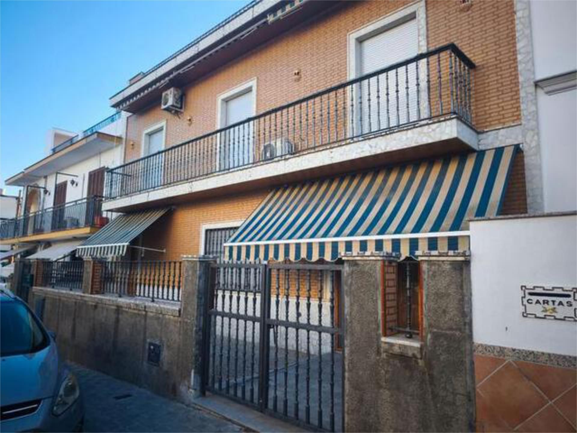 Vista exterior de Casa o xalet en venda en Santiponce amb Jardí privat, Terrassa i Traster