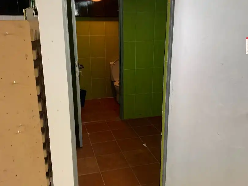 Fabrikhallen zur Miete in lugar a Portela, 90, Bueu Badezimmer von Fabrikhallen zur Miete in Bueu