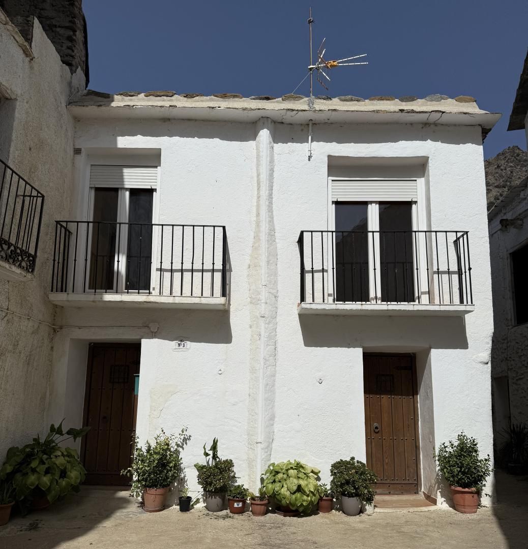 Exterior view of Single-family semi-detached for sale in Trevélez  with Balcony