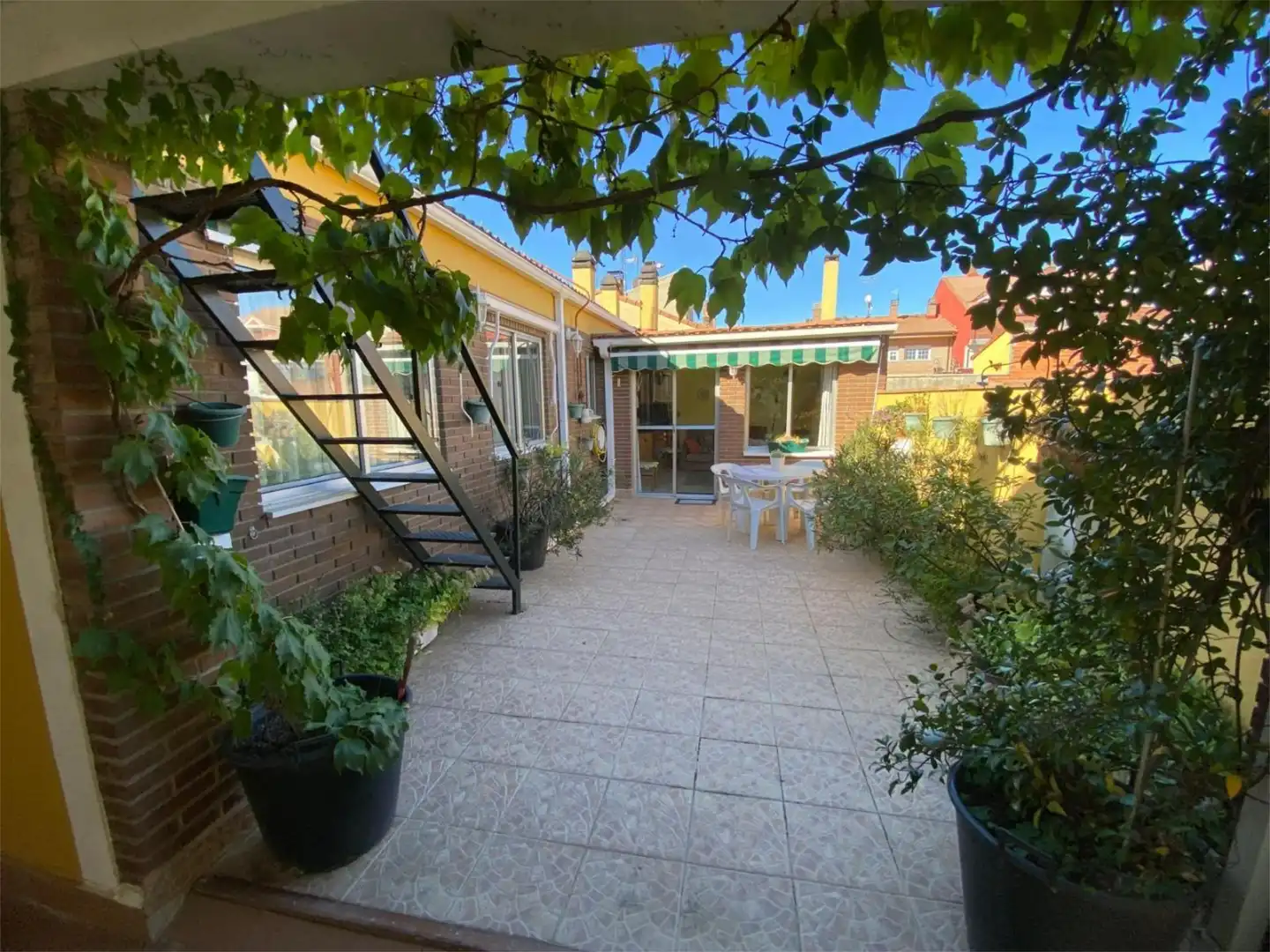 Piso en venta en Calle Santo Cristo, 7, Tudela de Duero Jardín de Piso en venta en Tudela de Duero con Terraza y Balcón