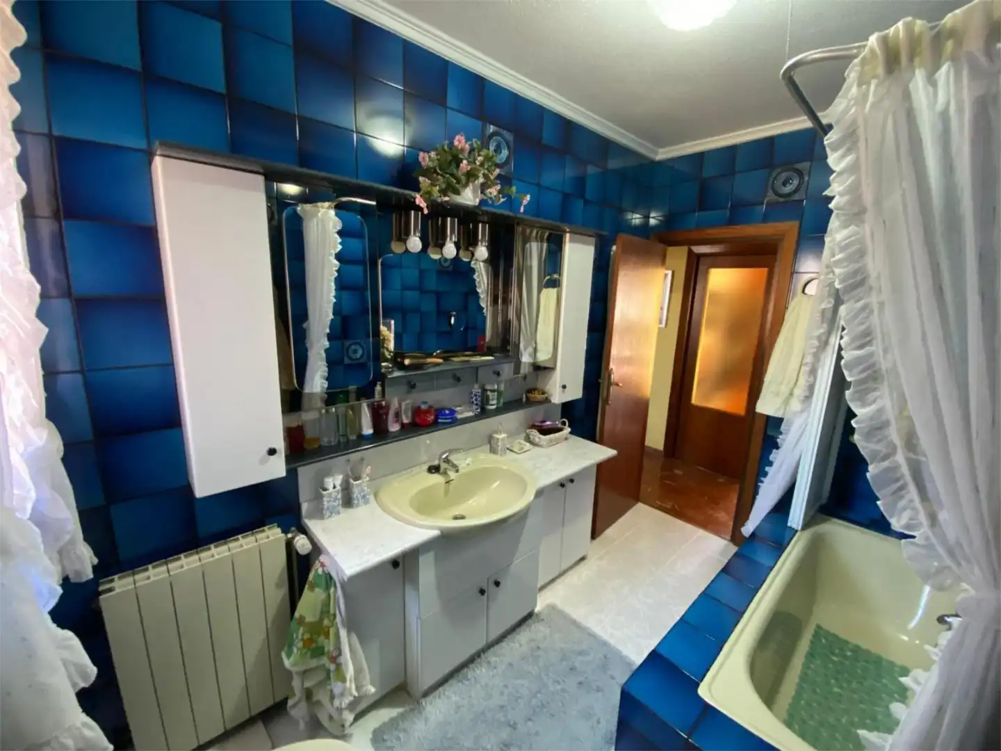 Piso en venta en Calle Santo Cristo, 7, Tudela de Duero Baño de Piso en venta en Tudela de Duero con Terraza y Balcón
