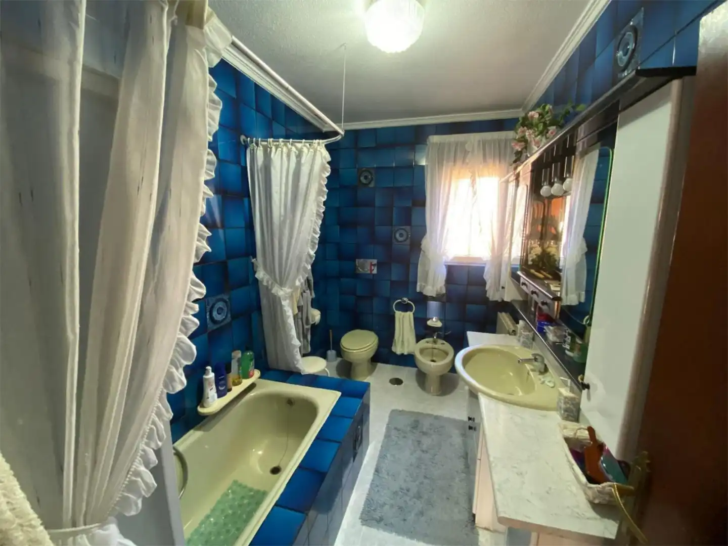 Piso en venta en Calle Santo Cristo, 7, Tudela de Duero Baño de Piso en venta en Tudela de Duero con Terraza y Balcón