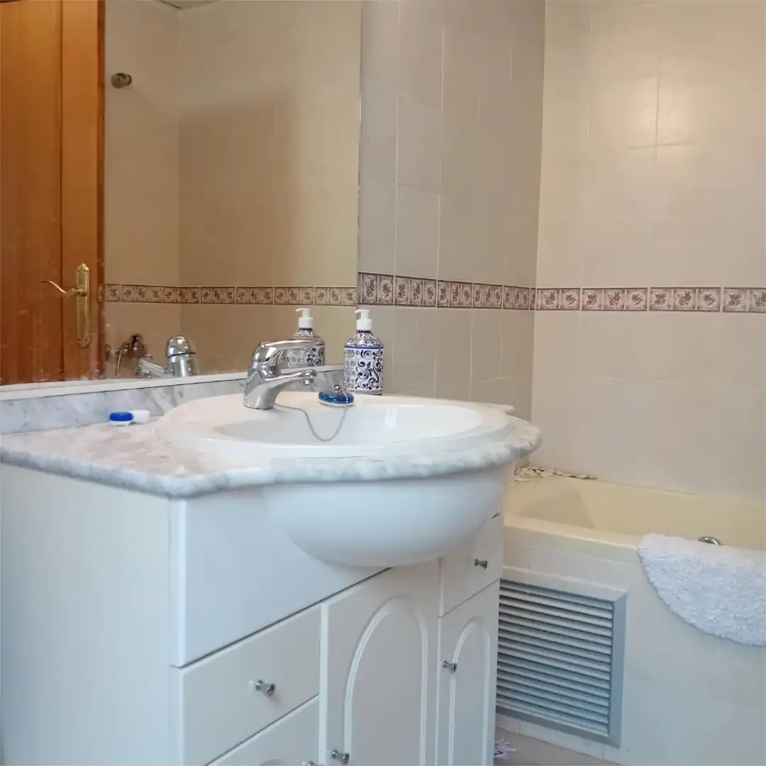 Casa adosada en venta en Calle Silera, 1, Guadalcázar Baño de Casa adosada en venta en Guadalcázar con Aire acondicionado