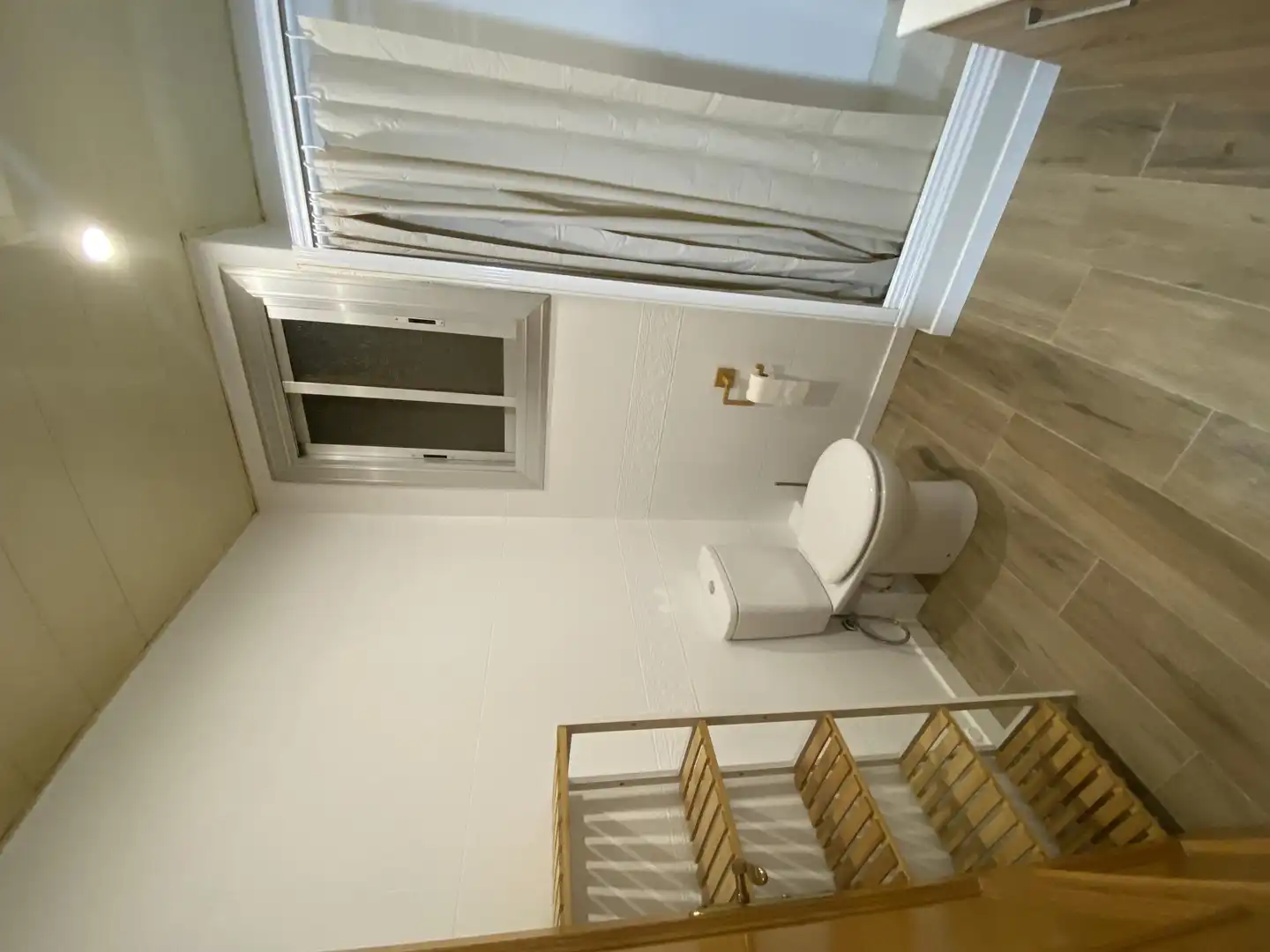 Bathroom of Flat for share in Terrassa  with Air Conditioner, Parquet flooring and Furnished