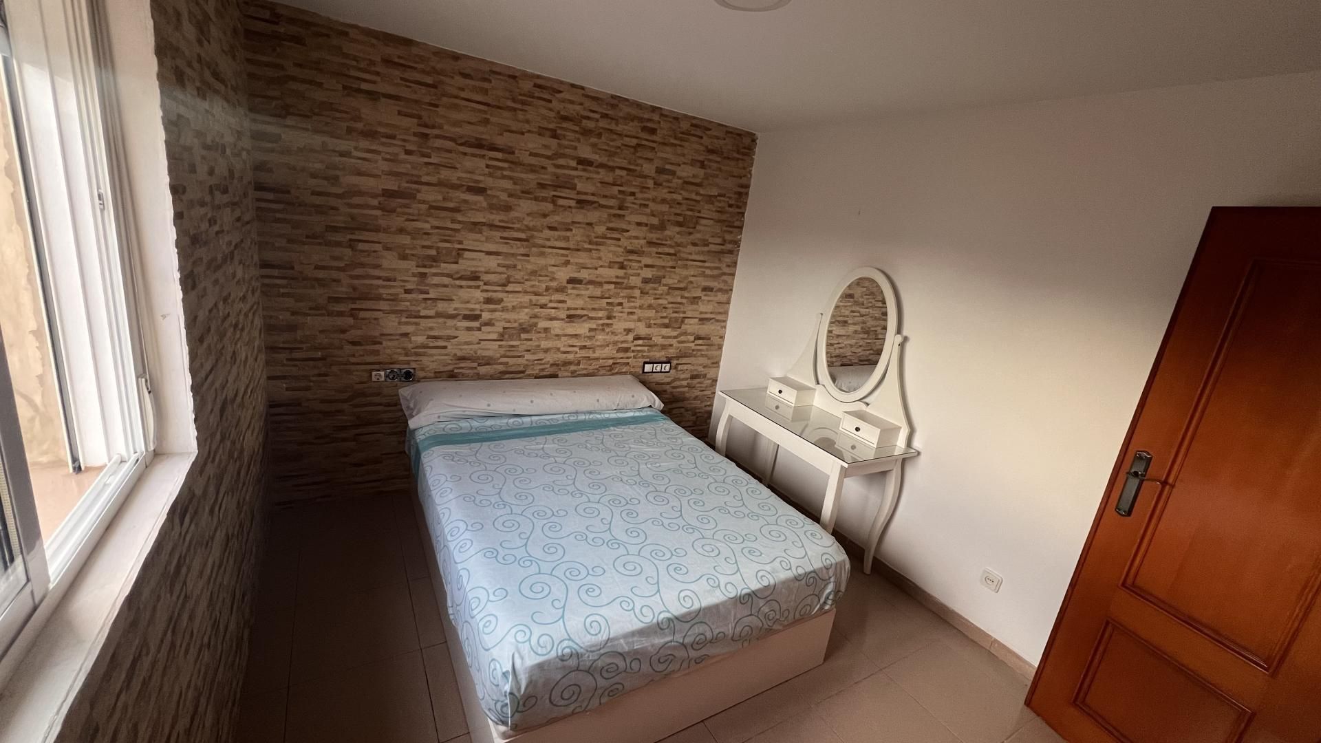 Bedroom of Flat to share in  Valencia Capital  with Furnished and Balcony