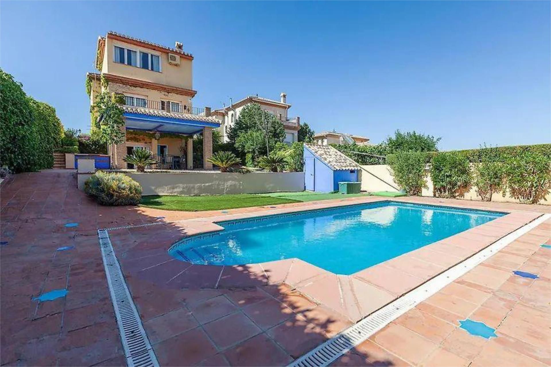 Piscina de Casa o chalet de alquiler en Alhendín con Aire acondicionado, Calefacción y Jardín privado