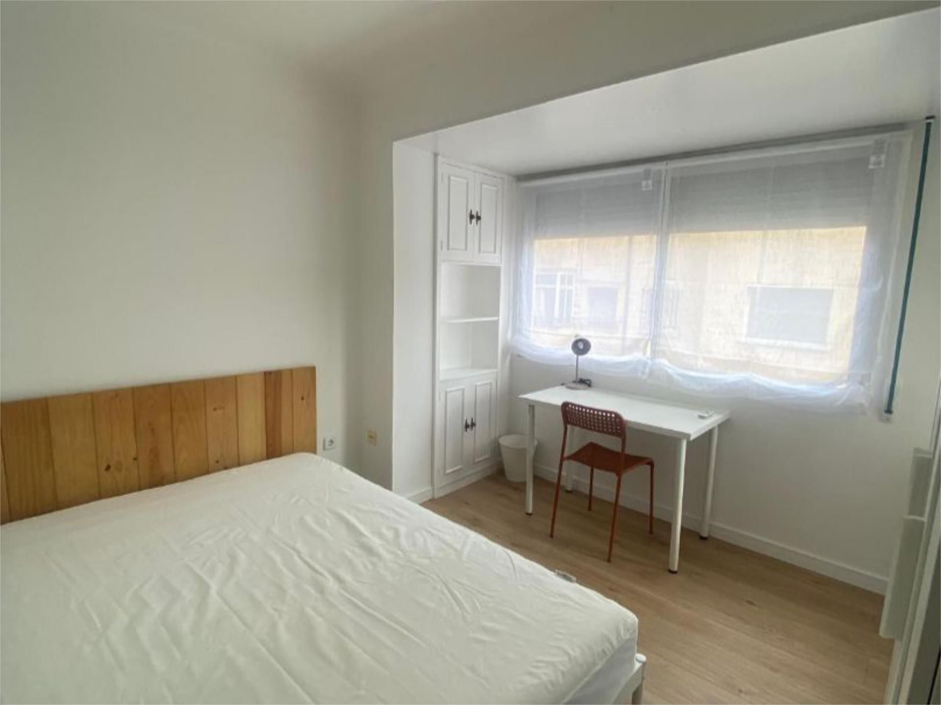 Bedroom of Flat to share in Terrassa  with Parquet flooring, Furnished and Balcony