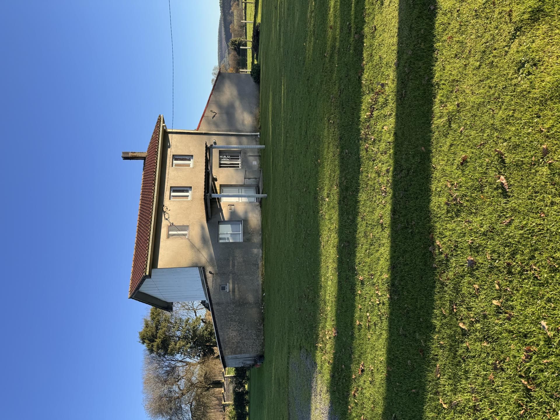 Vista exterior de Casa o xalet en venda en Mesía amb Jardí privat, Parquet i Traster