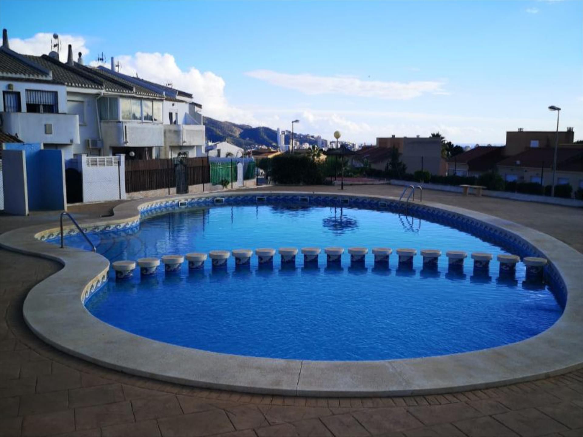 Piscina de Casa adosada en venda en La Nucia amb Aire condicionat, Terrassa i Piscina