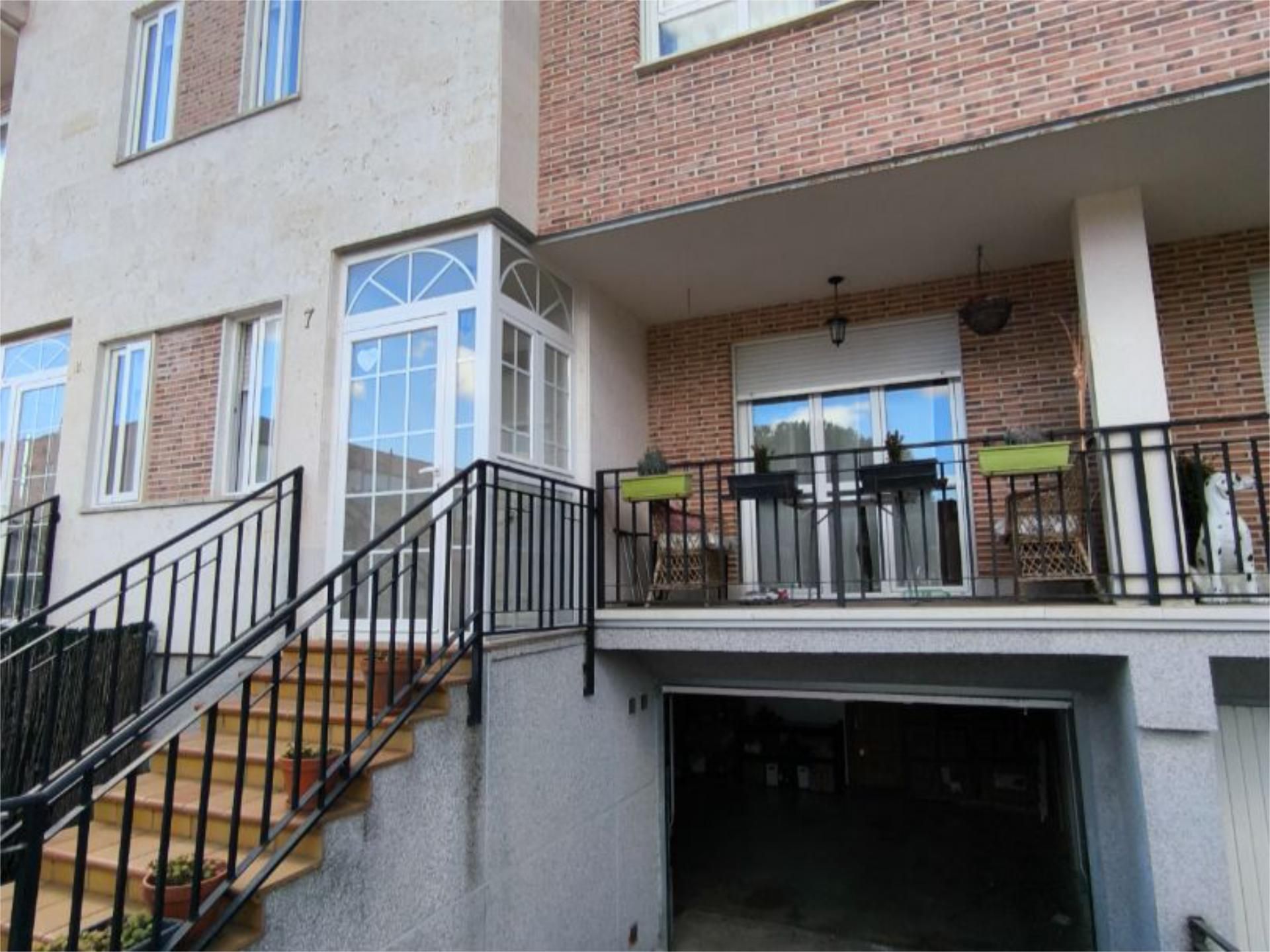 Vista exterior de Casa adosada en venta en Villanubla con Terraza y Balcón