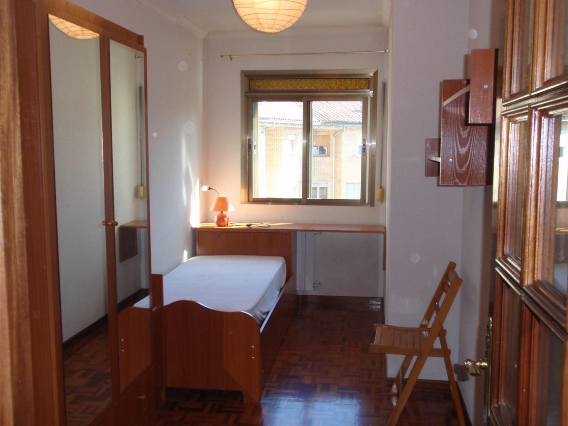 Flat to share in Calle de Acibelas, 24, Circular