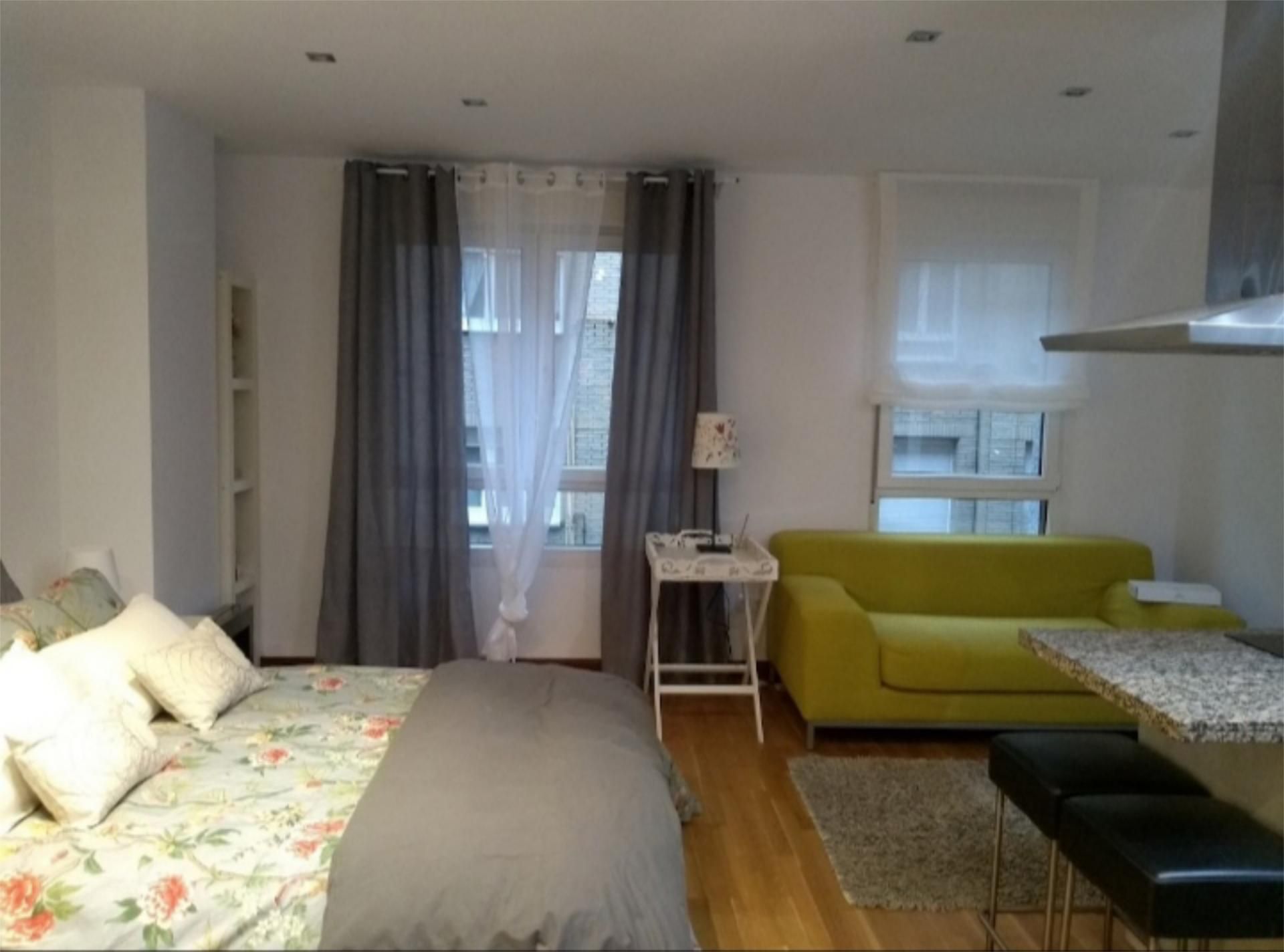 Bedroom of Study to rent in Gijón   with Heating, Parquet flooring and Furnished