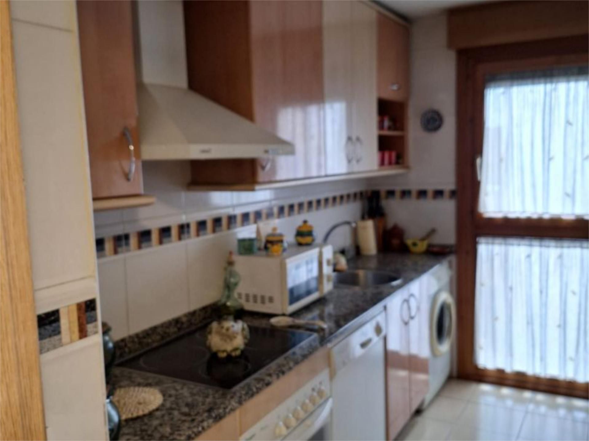 Cuina de Apartament de lloguer en Ponferrada amb Calefacció, Parquet i Traster