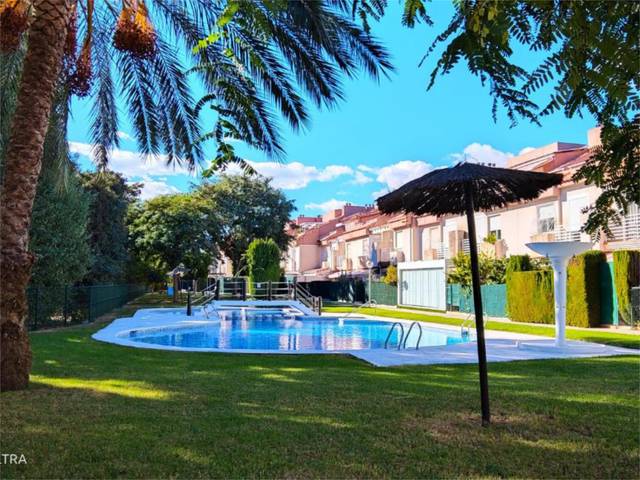 Casa adosada en Alquiler en Avenida del Locutor Vicente Hipólito, 20A en Alicante Golf