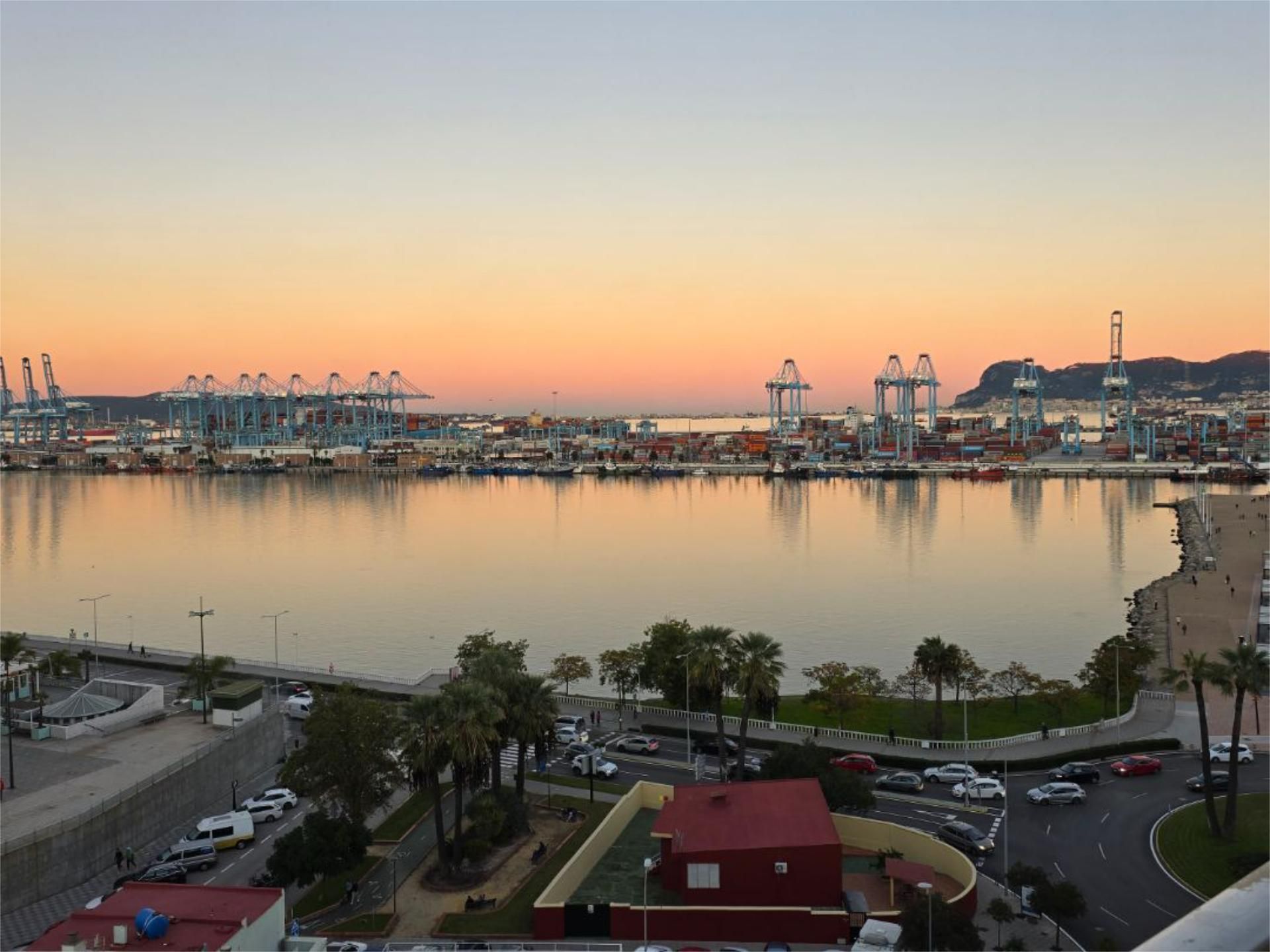 Piso de alquiler en Avenida Virgen del Carmen, 77, La Reconquista - El Rosario Vista exterior de Piso de alquiler en Algeciras con Terraza, Amueblado y Balcón